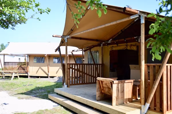 Strandpark Vlugtenburg 13 in 's-Gravenzande - Foto 1 van 40