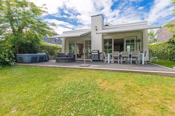 Luxe vakantievilla Harderwijk 221 met bubbelbad en eigen aanlegsteiger in Zeewolde - Foto 1 van 42