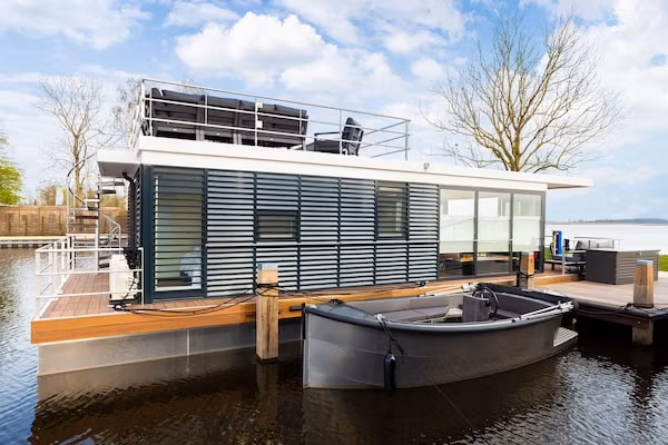 Houseboat 'de Valreep' met tuin - Paviljoenwei 2 in Offingawier - Foto 1 van 36