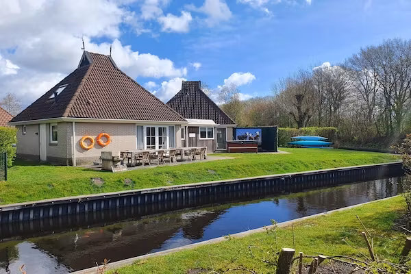Grand Sechstjin Wellness de luxe met sauna en buitenspa in Friesland - Foto 2 van 34