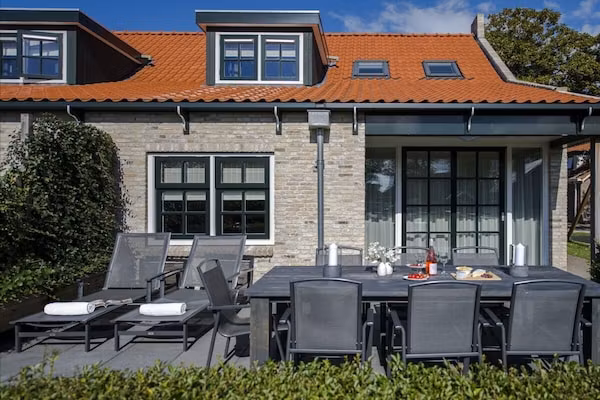 143561 in Nes - Foto 1 van 22