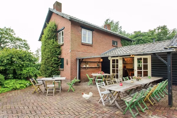 Landhoeve buitenman in Lage Mierde - Foto 1 van 38