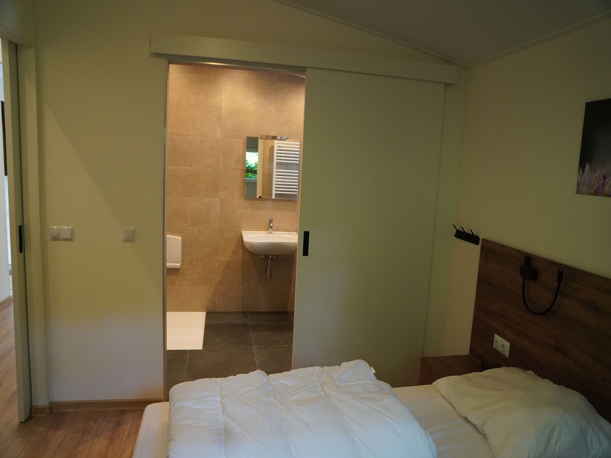 Een slaapkamer van Vakantiepark De Rimboe & De Woeste Hoogte 25 in Hoenderloo