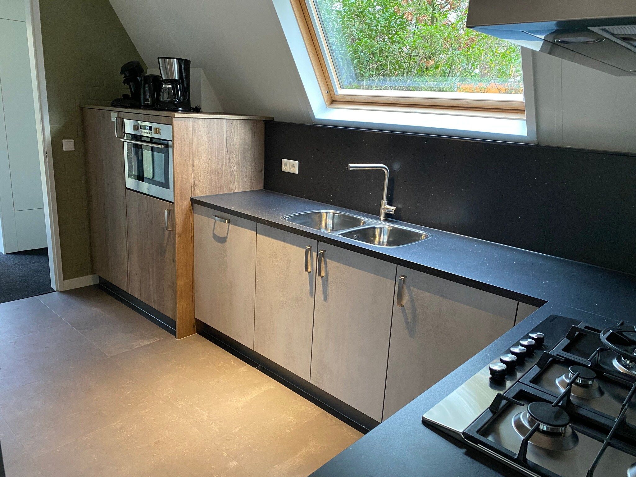 De keuken van Vakantiepark de Katjeskelder 21 in Oosterhout