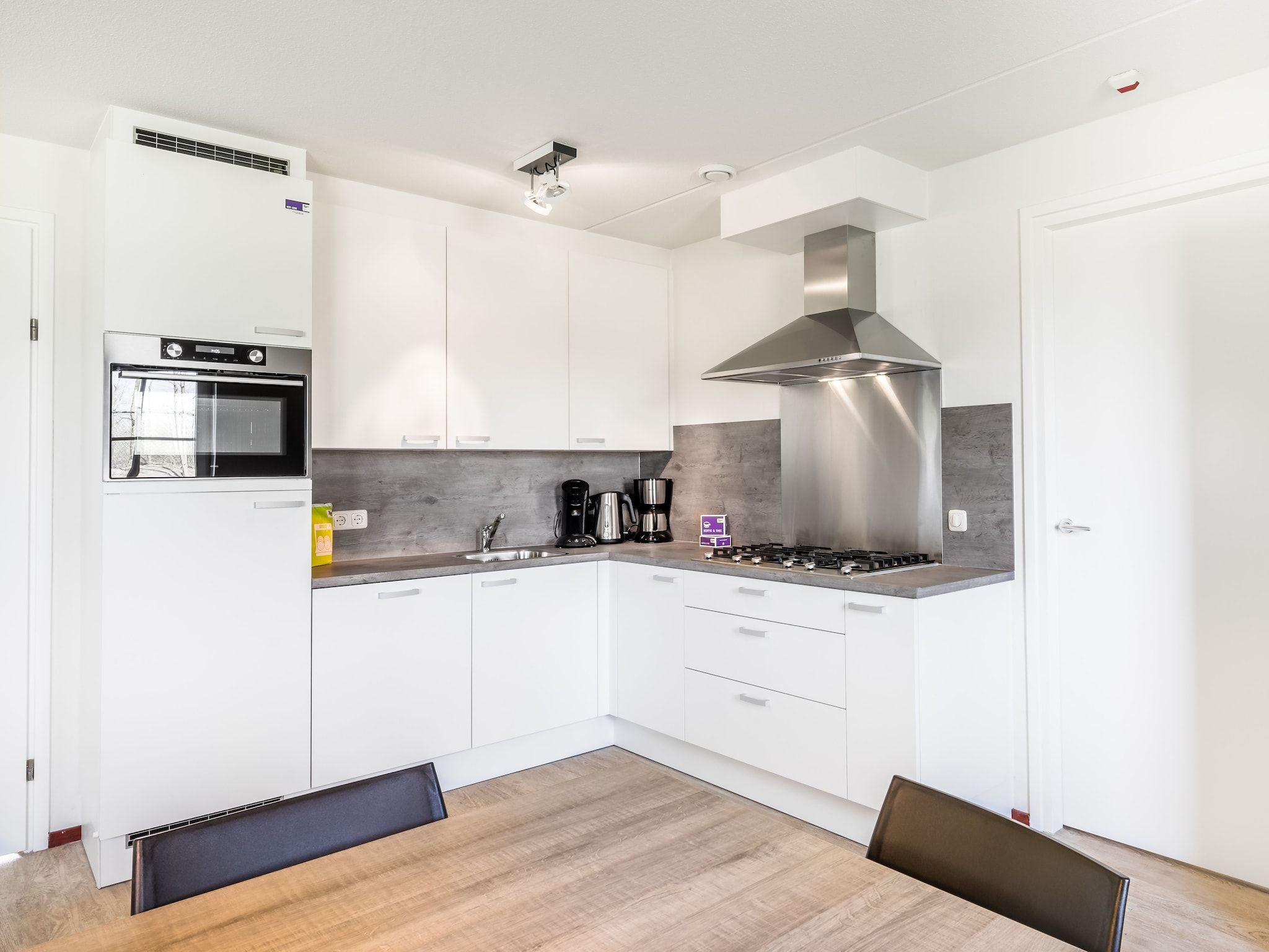 De keuken van Vakantiepark Weerterbergen 13 in Weert