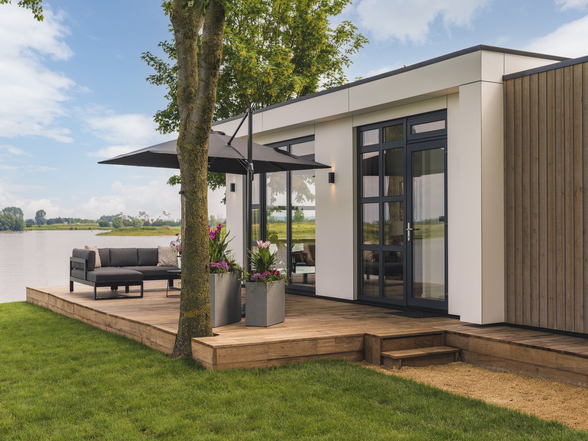 De buitenkant van MarinaPark Bad Nederrijn 2 in Maurik