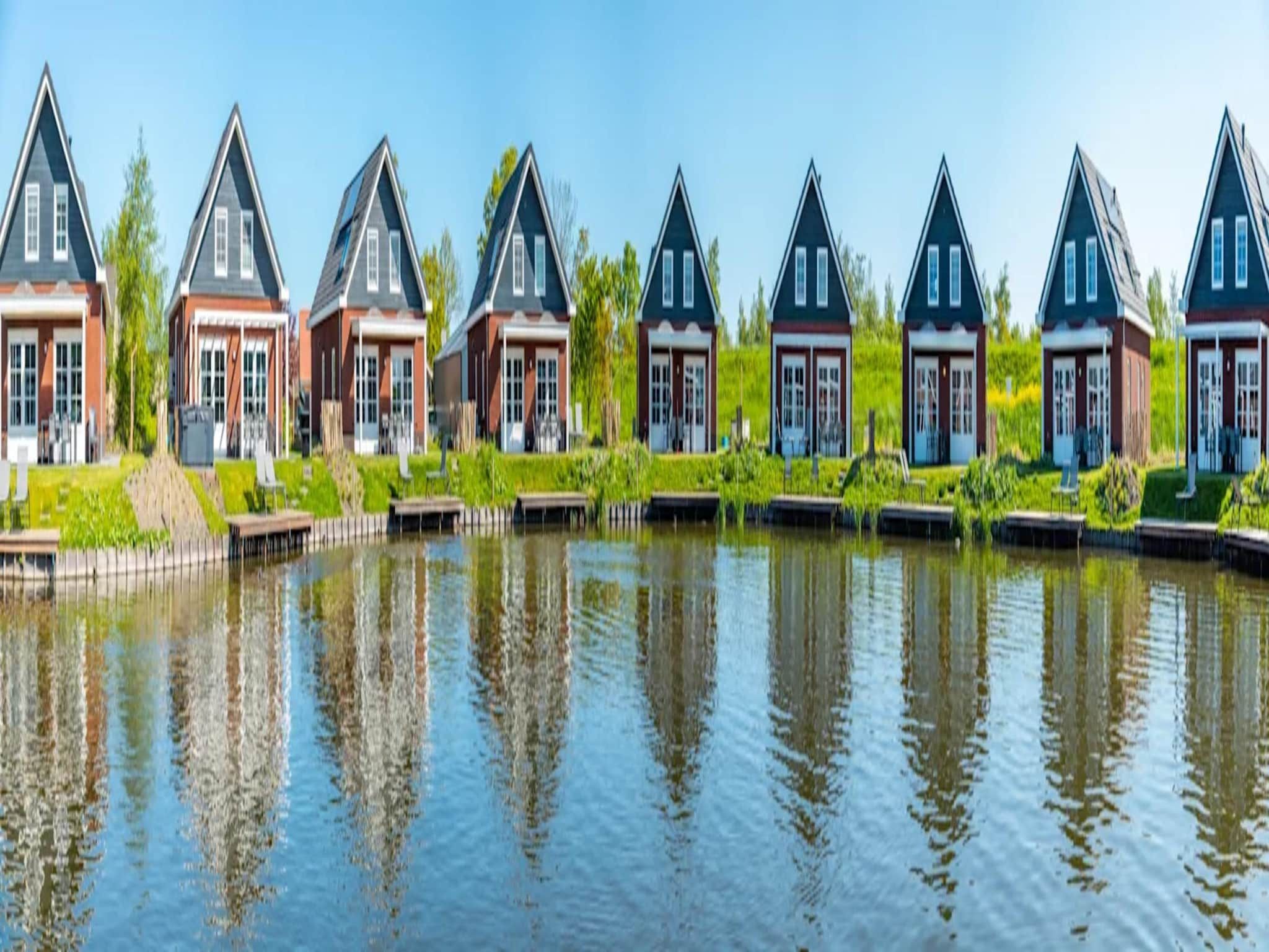 Parkfaciliteiten bij Watervilla Sauna 6 in Medemblik