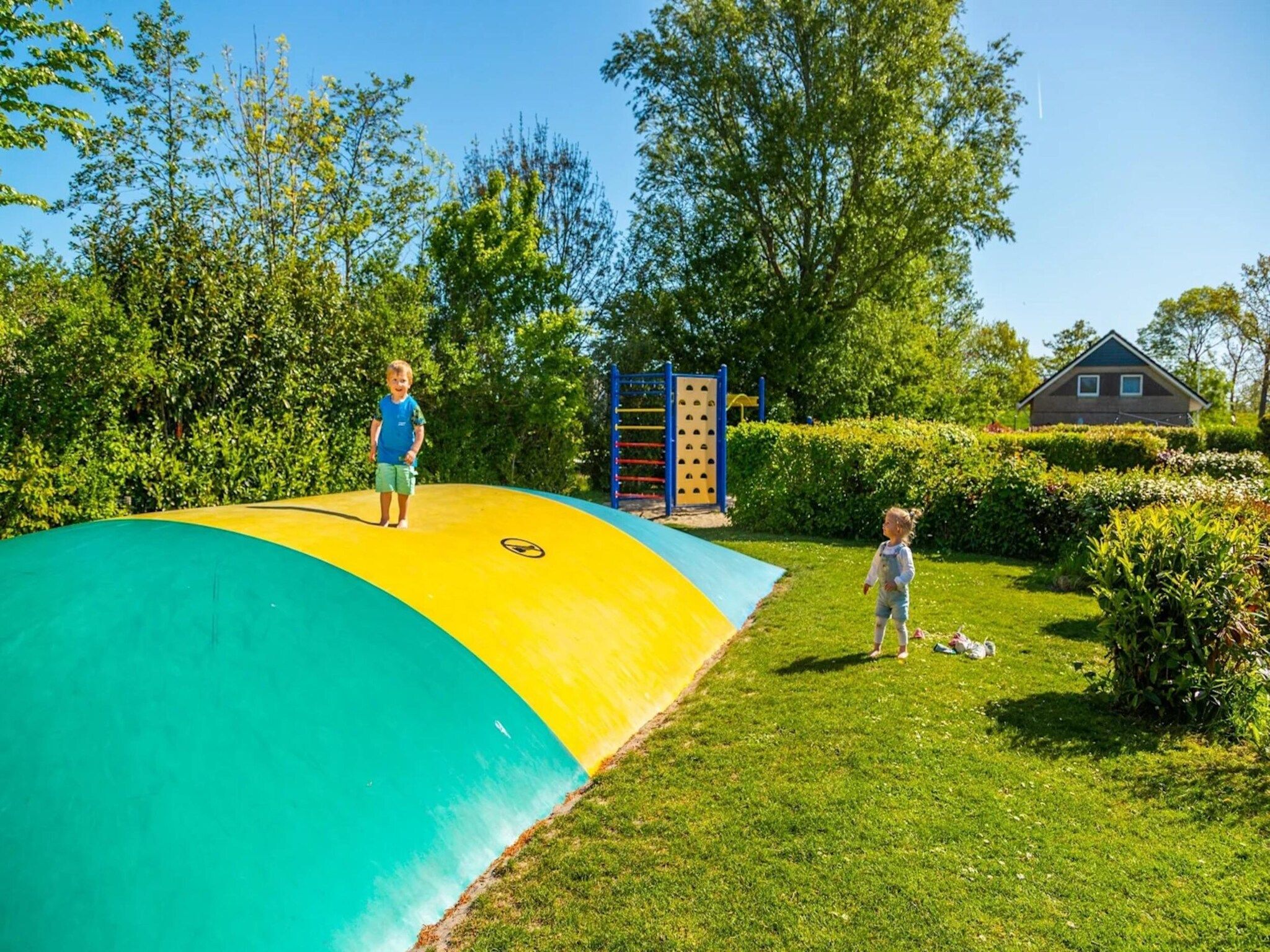Parkfaciliteiten bij Watervilla Sauna 6 in Medemblik