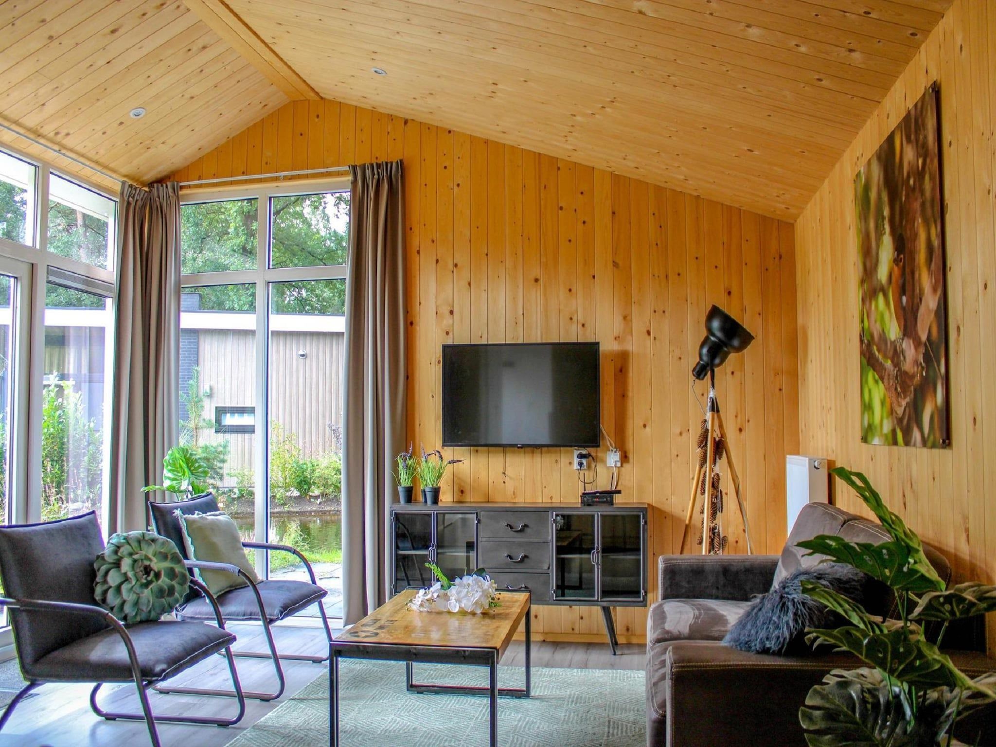 De woonkamer van Vakantiepark De Rimboe & De Woeste Hoogte 27 in Hoenderloo