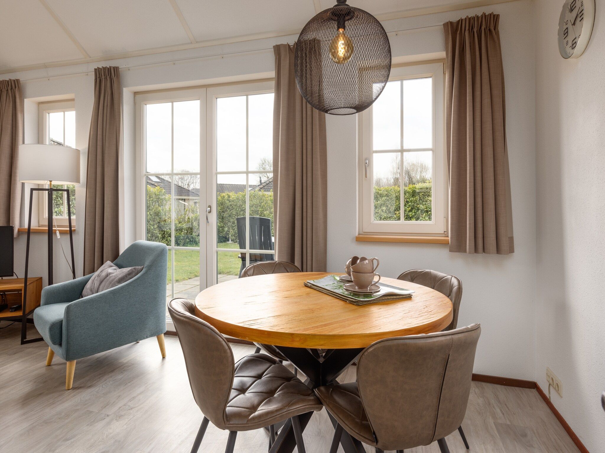 De woonkamer van De Veluwse Hoevegaerde 5 in Putten