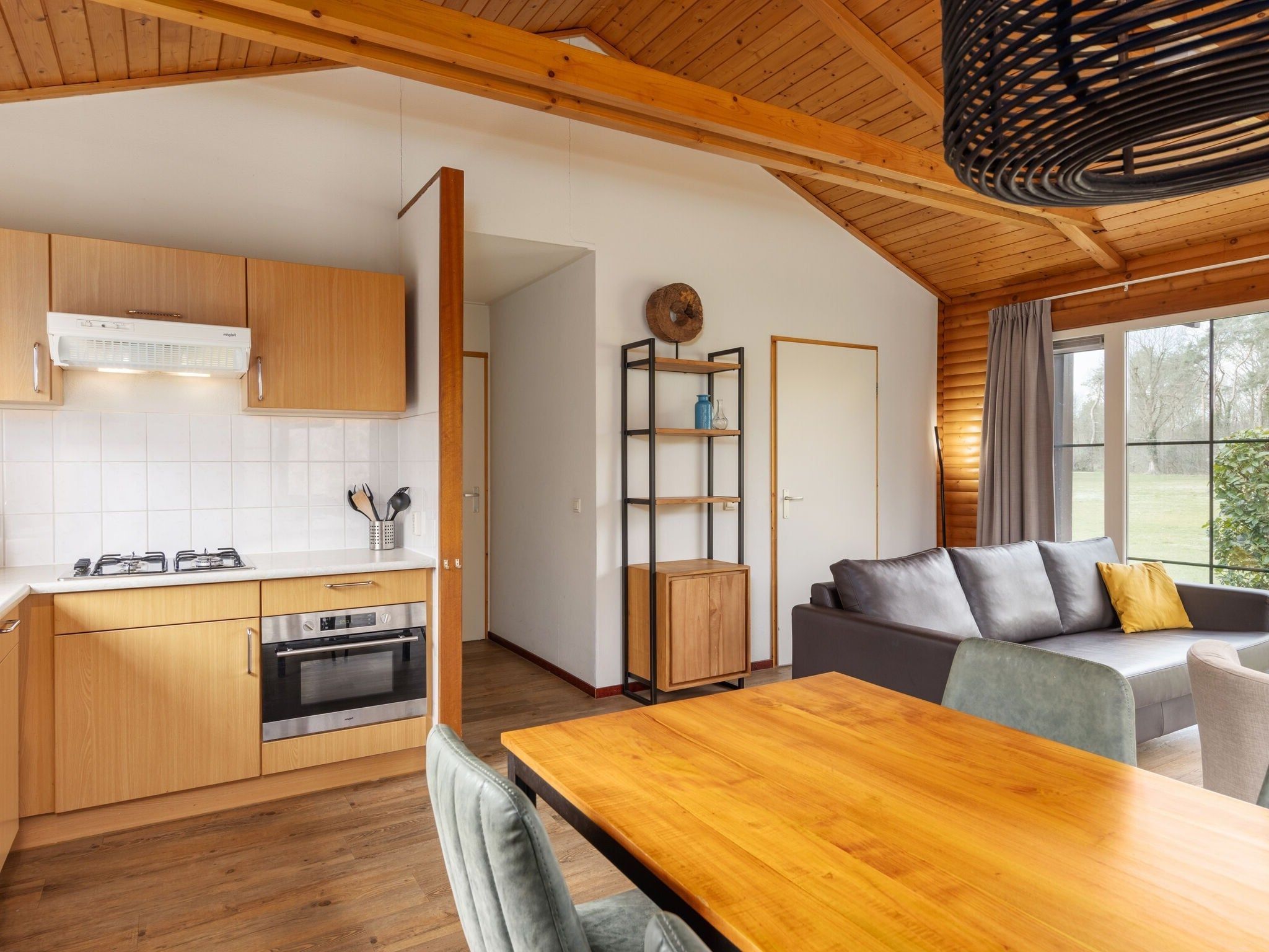 De woonkamer van De Veluwse Hoevegaerde 7 in Putten