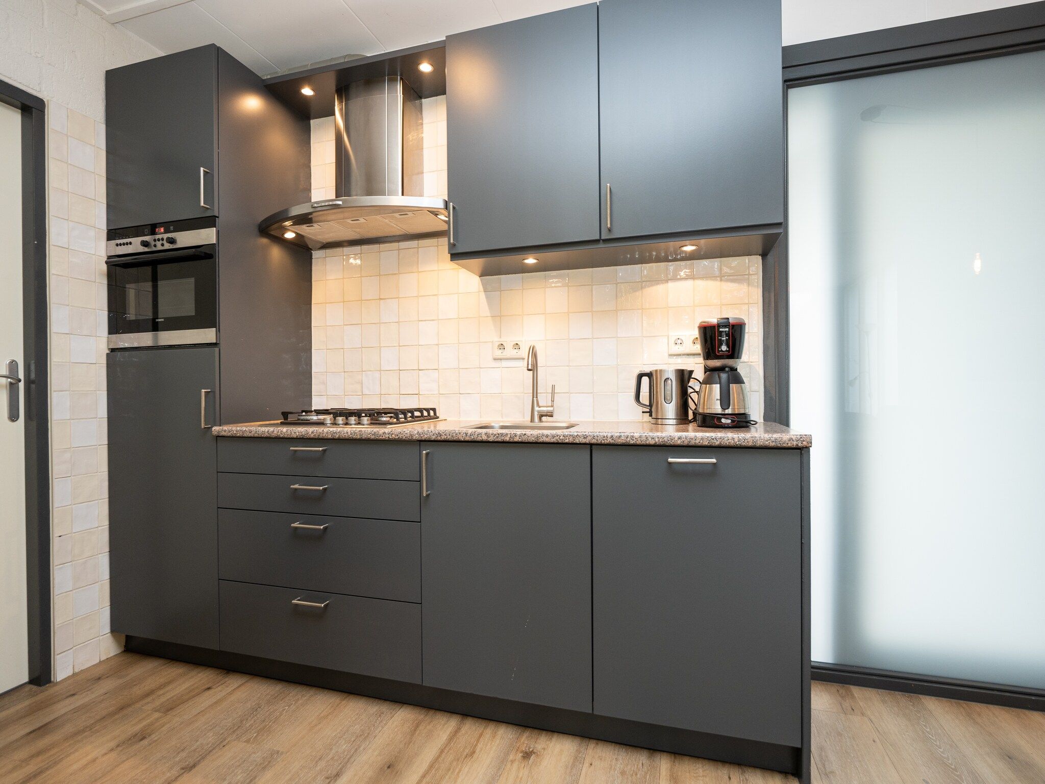 De keuken van Vakantiepark 't Eibernest Texel 1 in De Cocksdorp