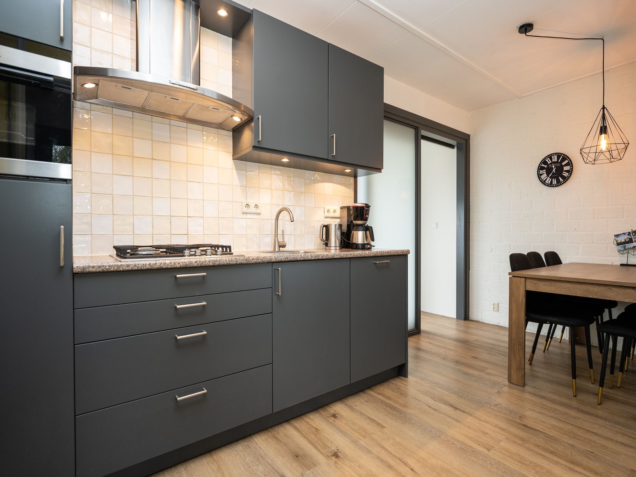 De keuken van Vakantiepark 't Eibernest Texel 1 in De Cocksdorp