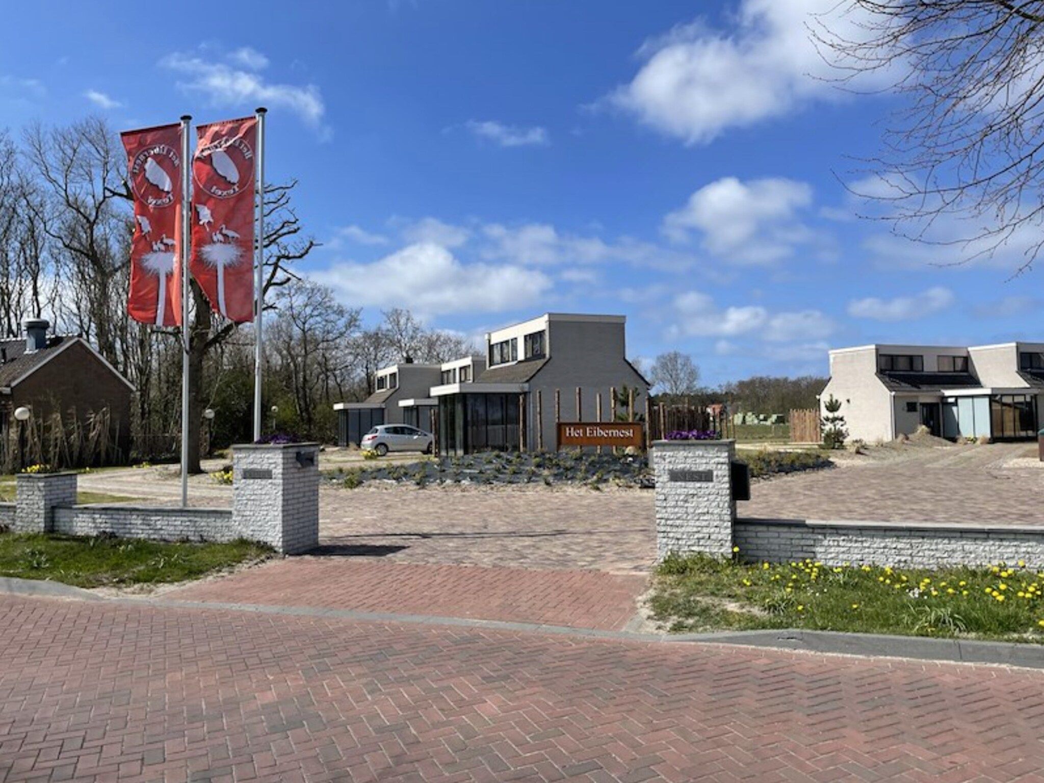 De buitenkant van Vakantiepark 't Eibernest Texel 1 in De Cocksdorp