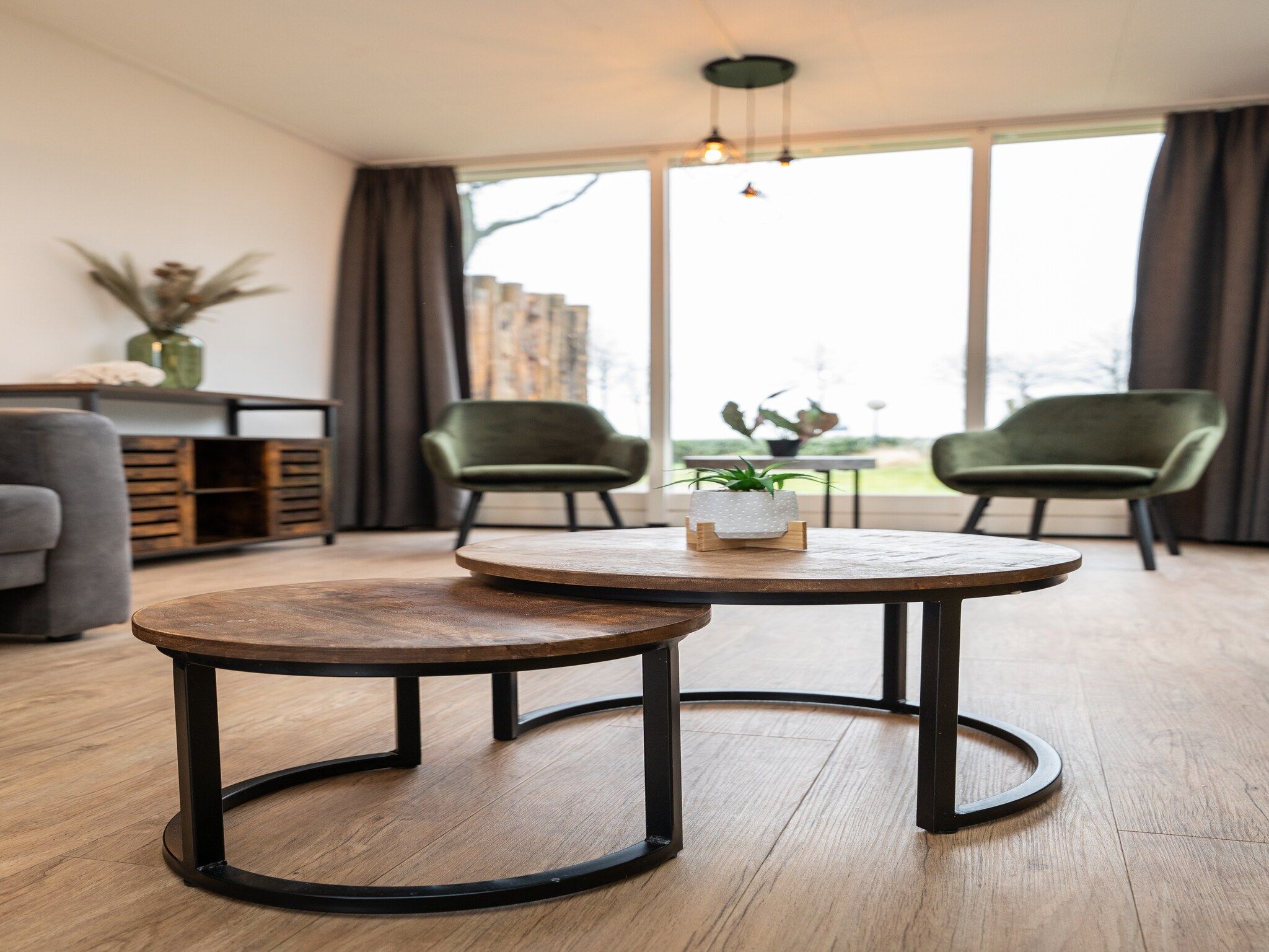 De woonkamer van Vakantiepark 't Eibernest Texel 6 in De Cocksdorp