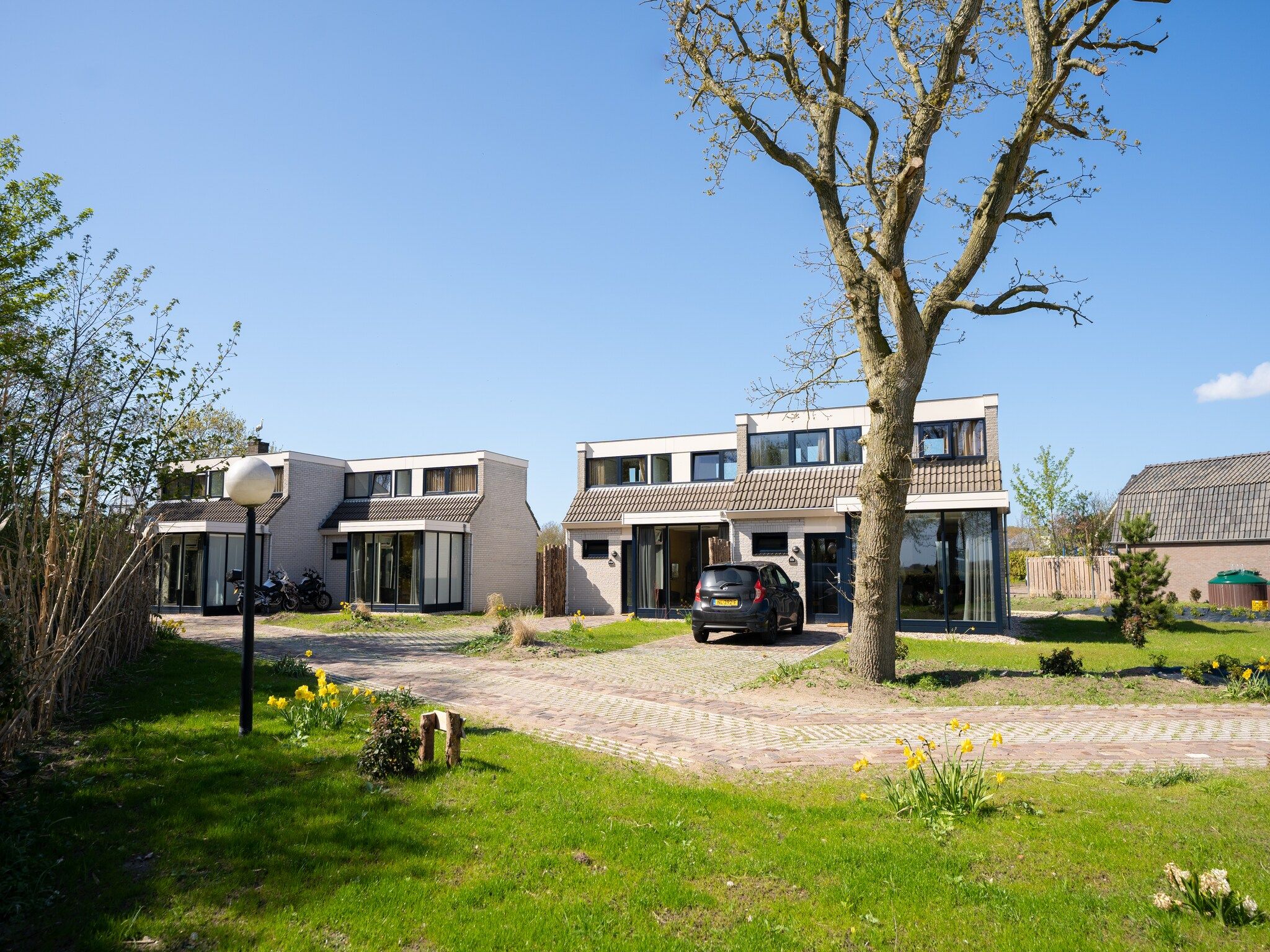 De buitenkant van Vakantiepark 't Eibernest Texel 6 in De Cocksdorp