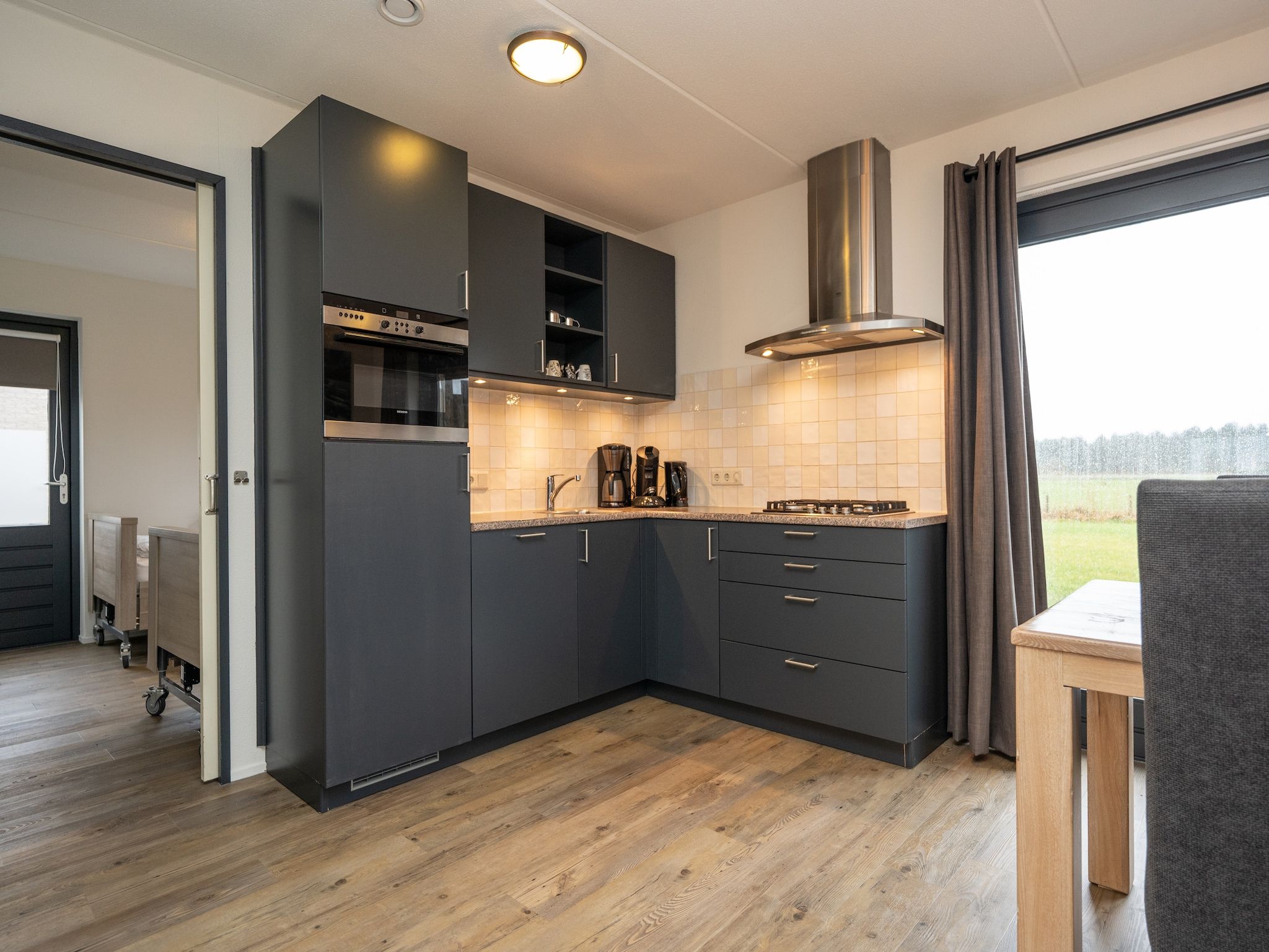 De keuken van Vakantiepark 't Eibernest Texel 7 in De Cocksdorp