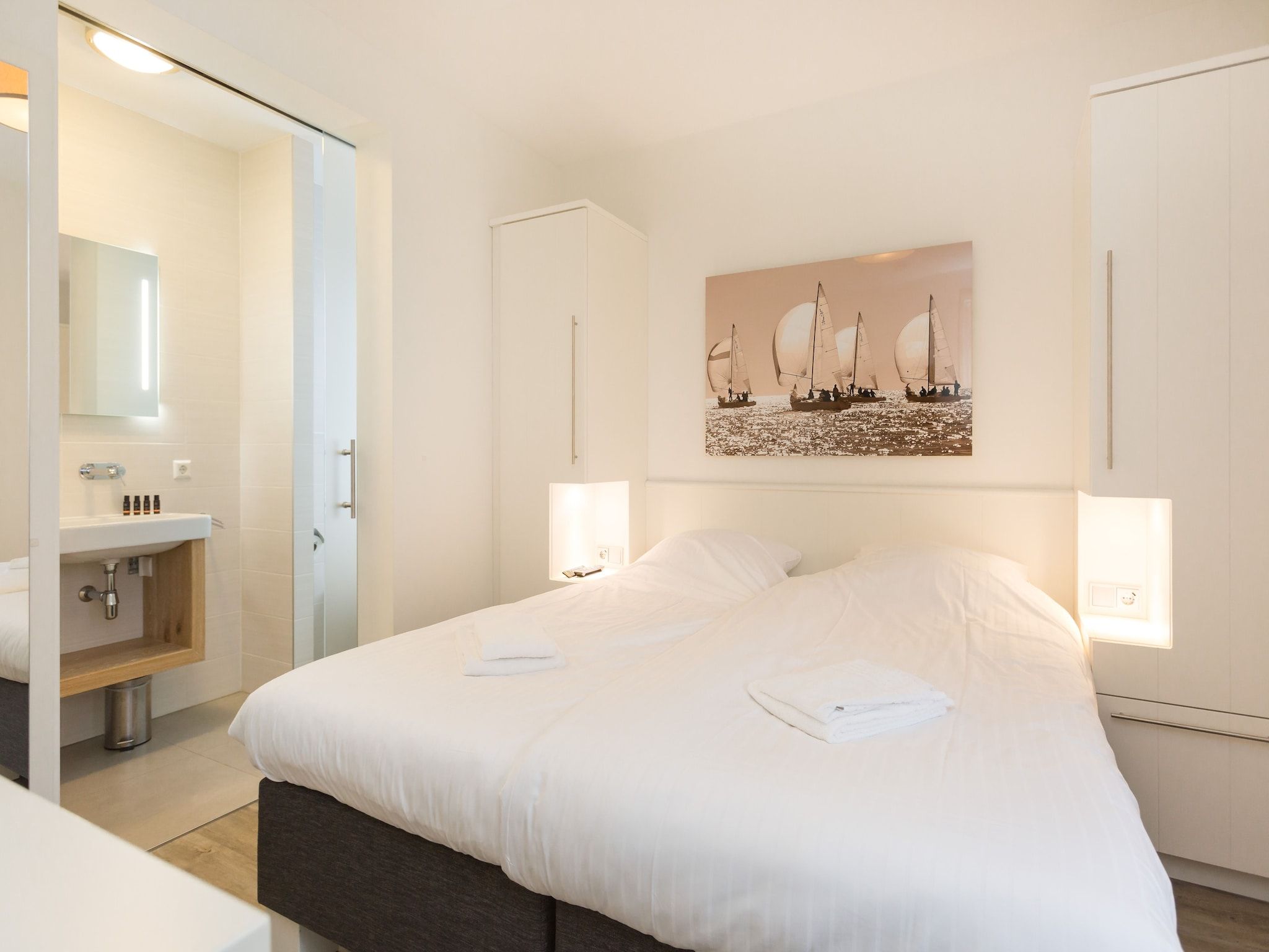 Een slaapkamer van Friese Meren Villa's 17 in Delfstrahuizen