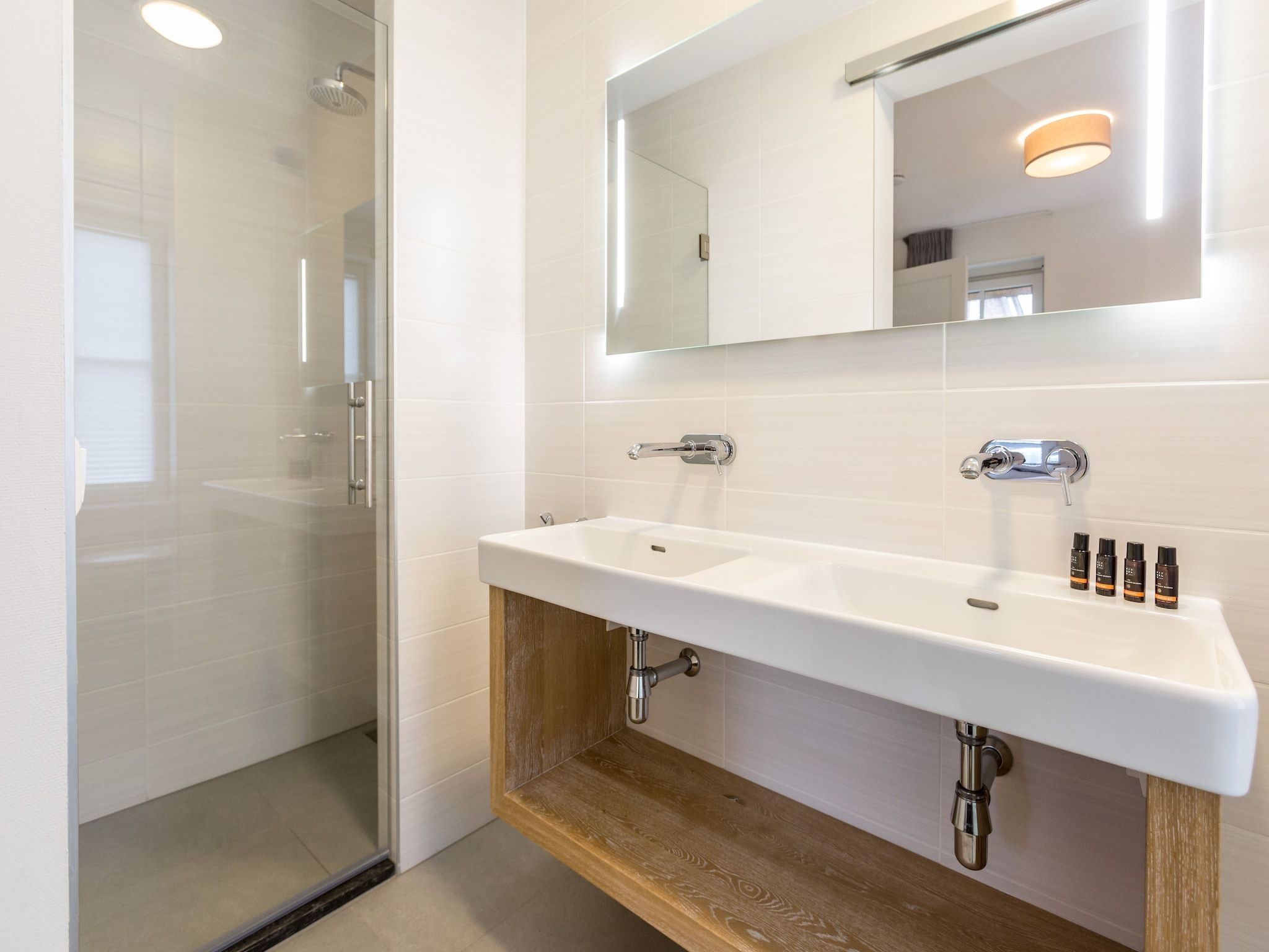 De badkamer van Friese Meren Villa's 17 in Delfstrahuizen