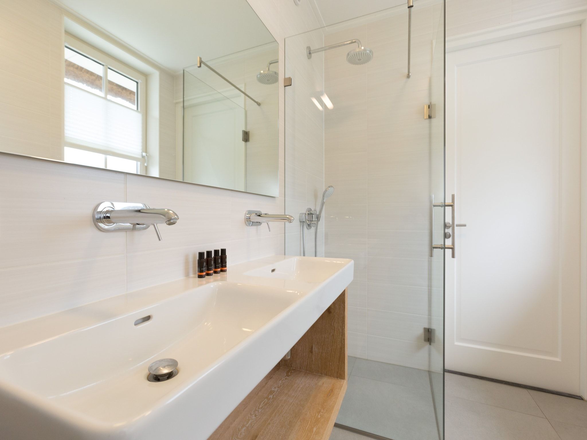 De badkamer van Friese Meren Villa's 17 in Delfstrahuizen