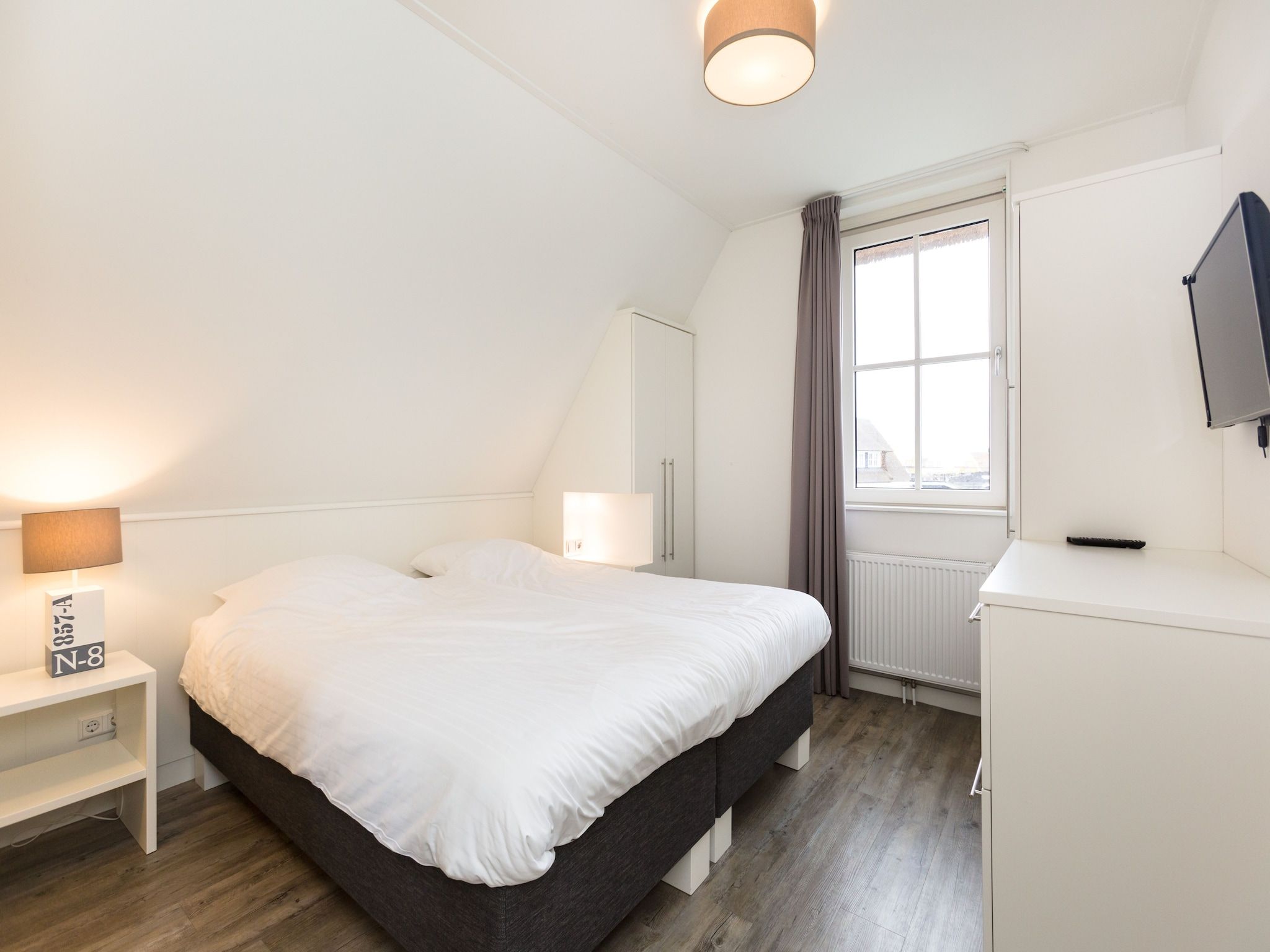 Een slaapkamer van Friese Meren Villa's 17 in Delfstrahuizen