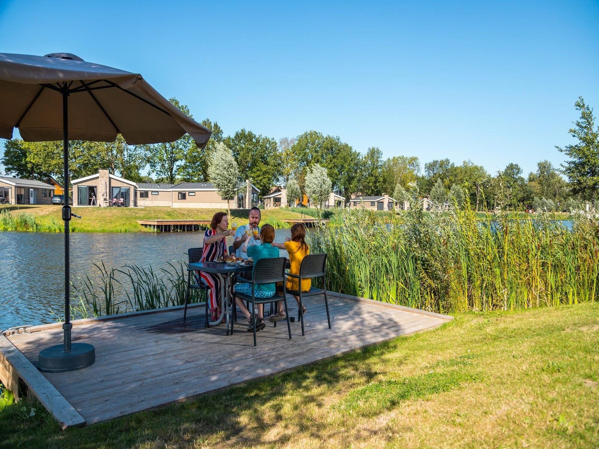 Het terras van Just Nature 4 in Kampen