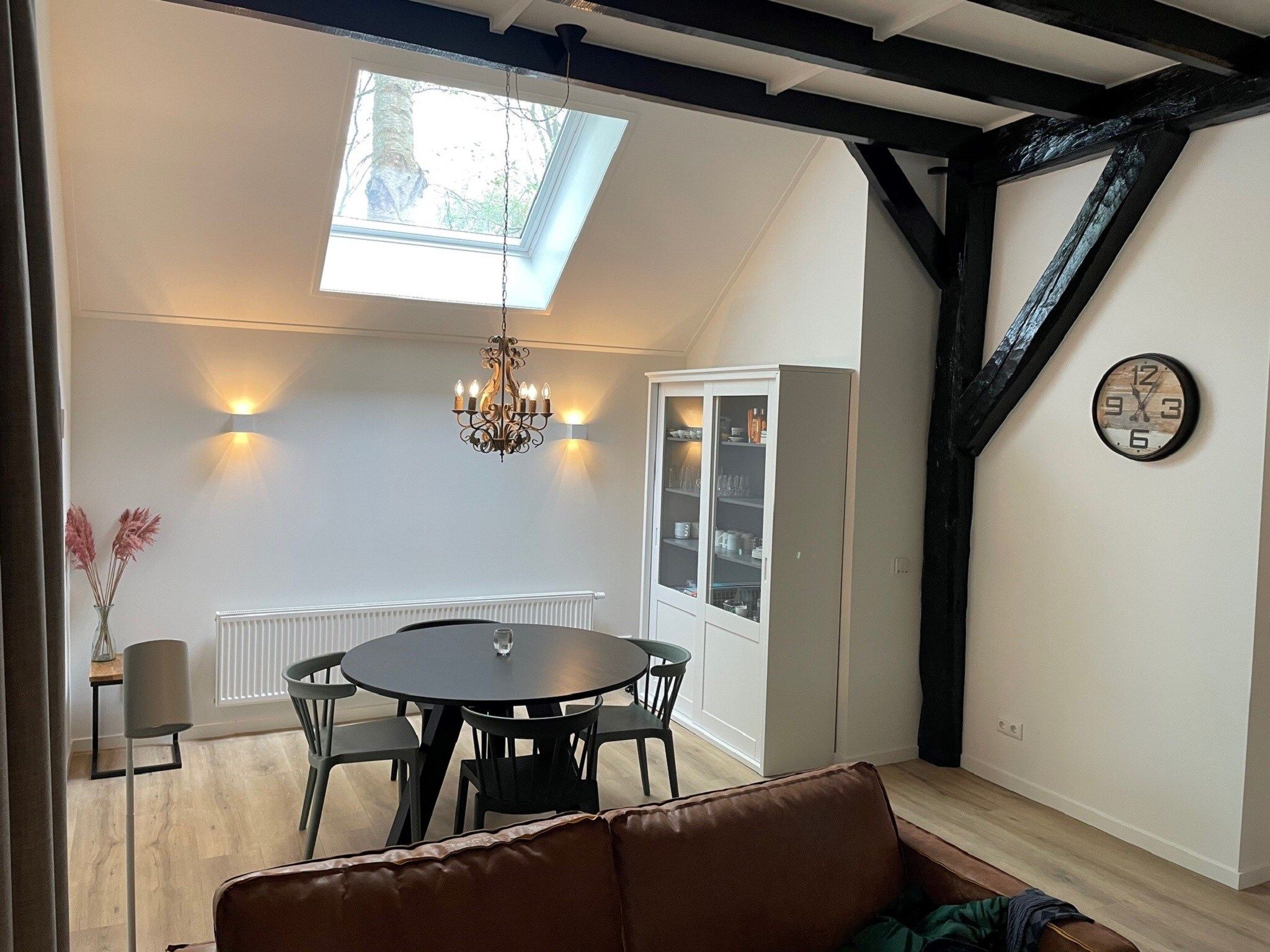 De woonkamer van Vakantiepark de Tabaksschuur 4 in Elst