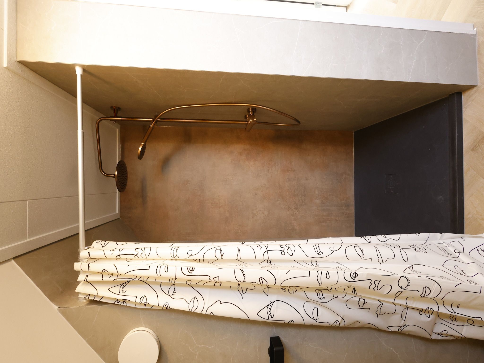 De badkamer van Recreatiepark Wiringherlant - Wiringher Villa 23 in Hippolytushoef