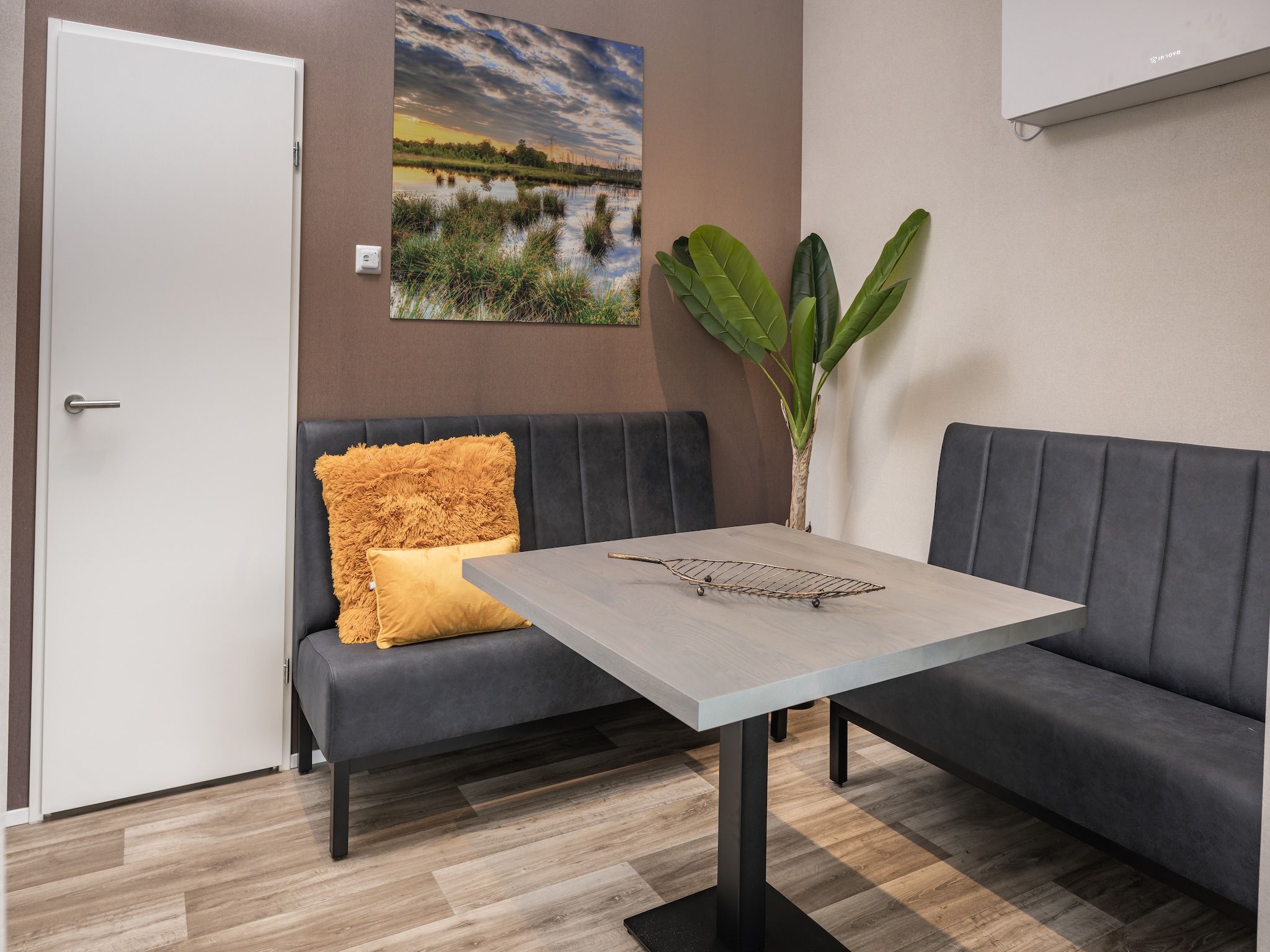 De woonkamer van Vakantiepark Giethoorn 10 in Giethoorn