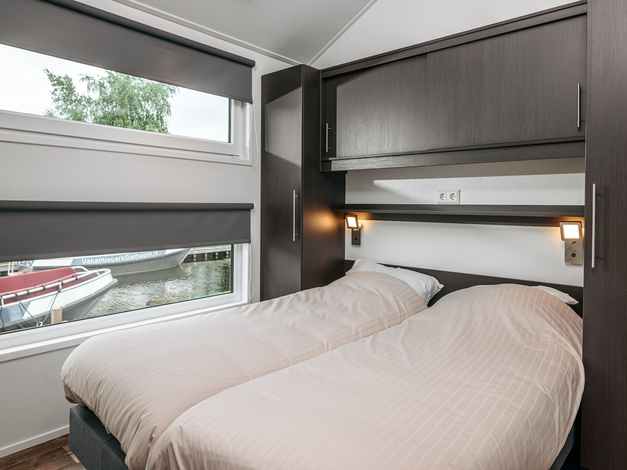 Een slaapkamer van Vakantiepark Giethoorn 12 in Giethoorn