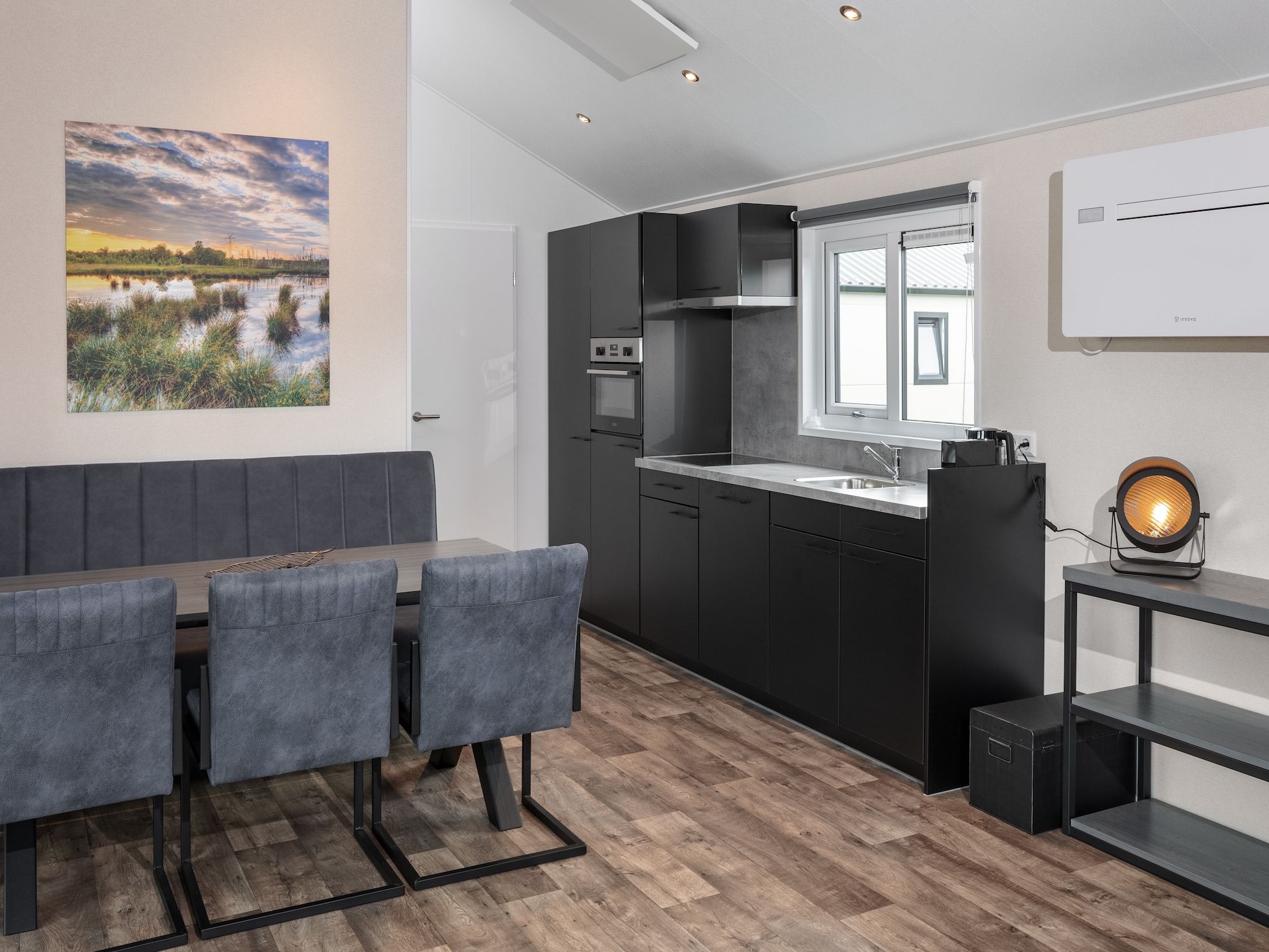 De keuken van Vakantiepark Giethoorn 12 in Giethoorn