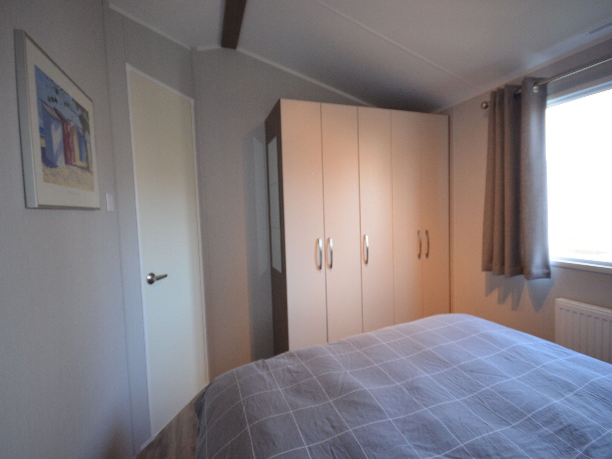 Een slaapkamer van Recreatiepark Wiringherlant - Wiringher Chalet 83 in Hippolytushoef