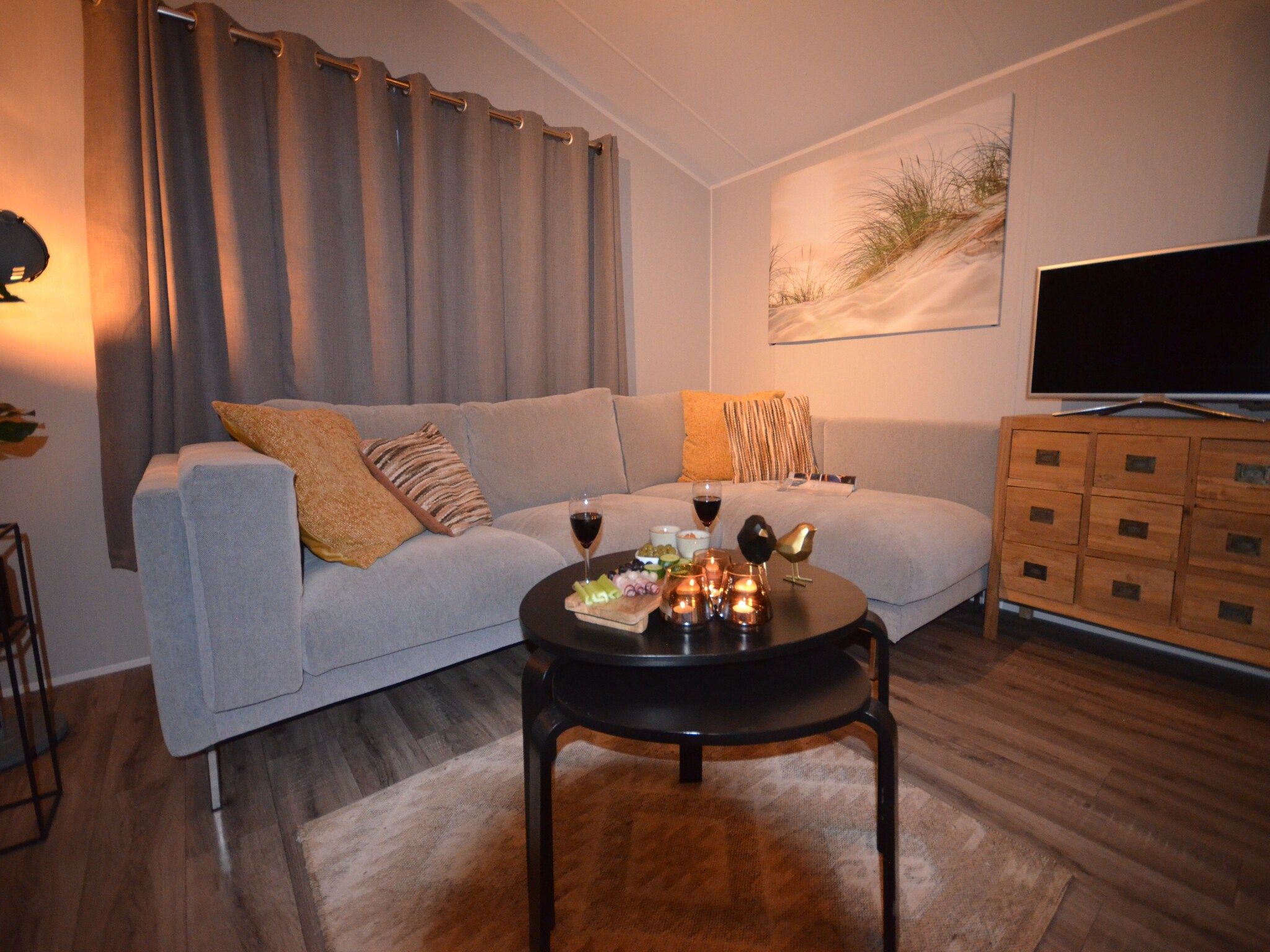 De woonkamer van Recreatiepark Wiringherlant - Wiringher Chalet 83 in Hippolytushoef