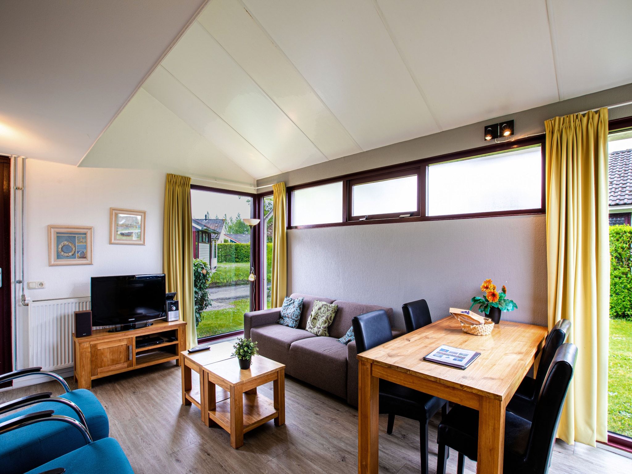 De woonkamer van Vakantiepark Hof van Zeeland 1 in Heinkenszand