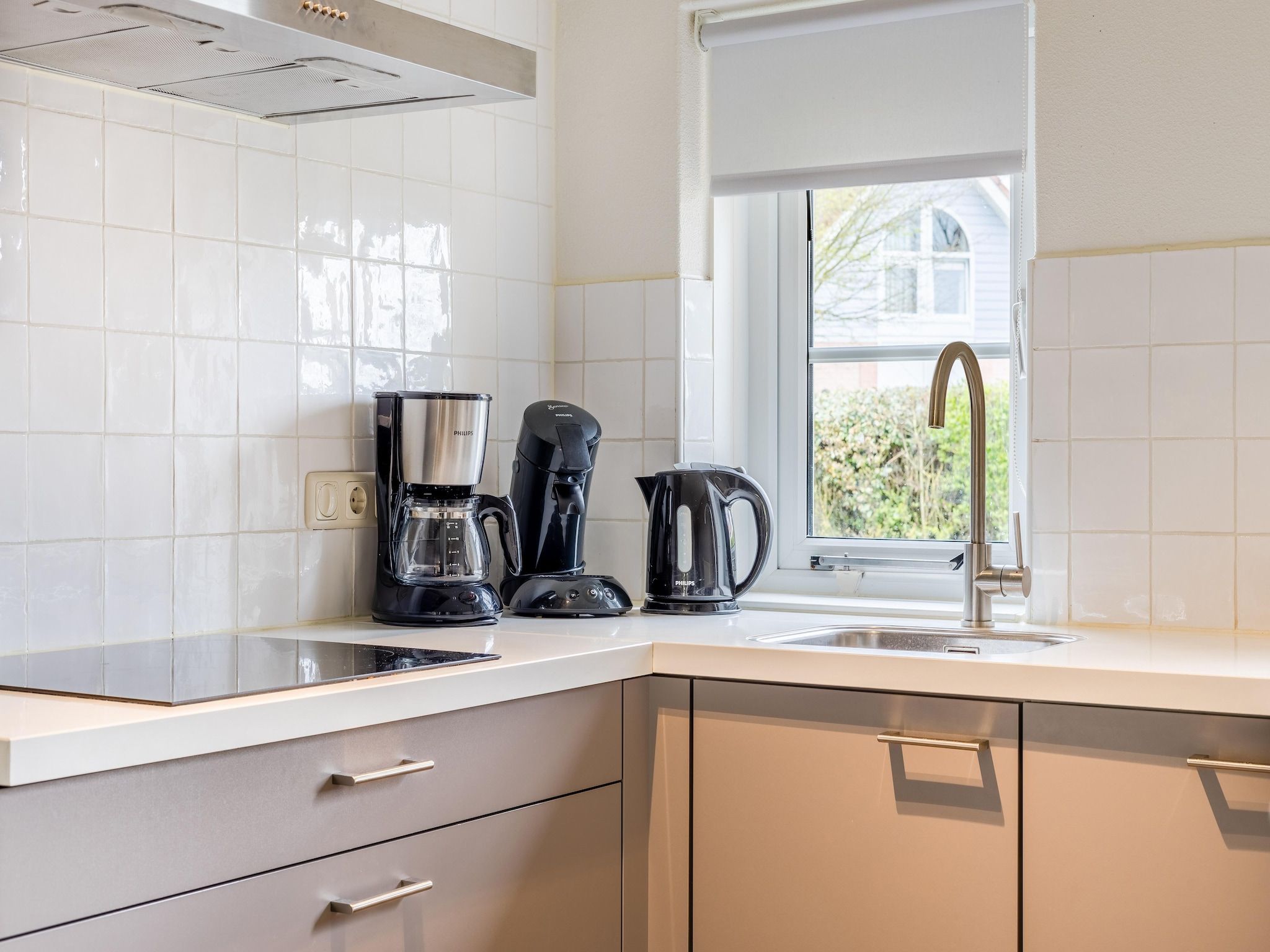 De keuken van Noordzee Résidence De Banjaard 21 in Kamperland