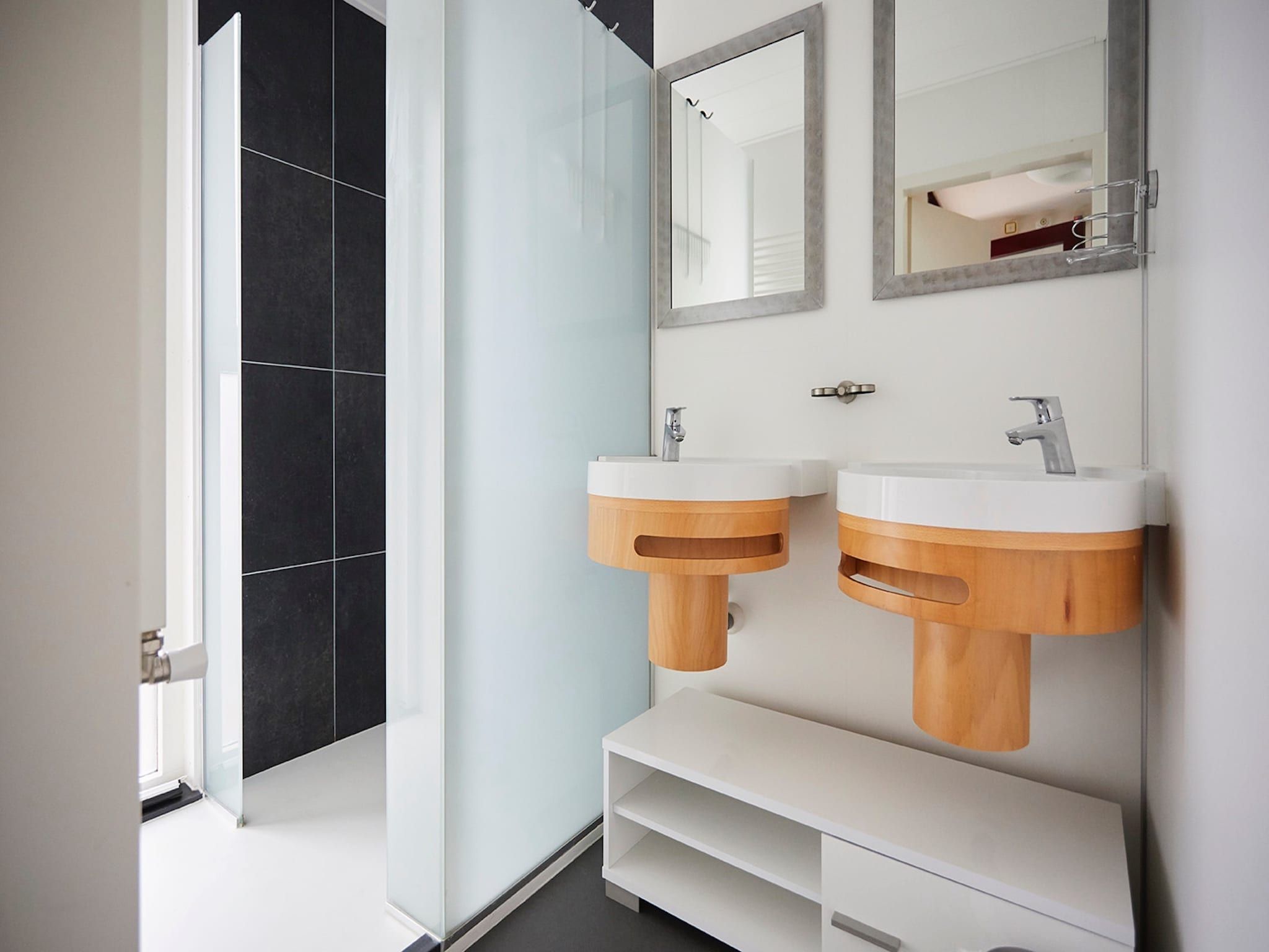 De badkamer van Vakantiepark Hof van Zeeland 3 in Heinkenszand