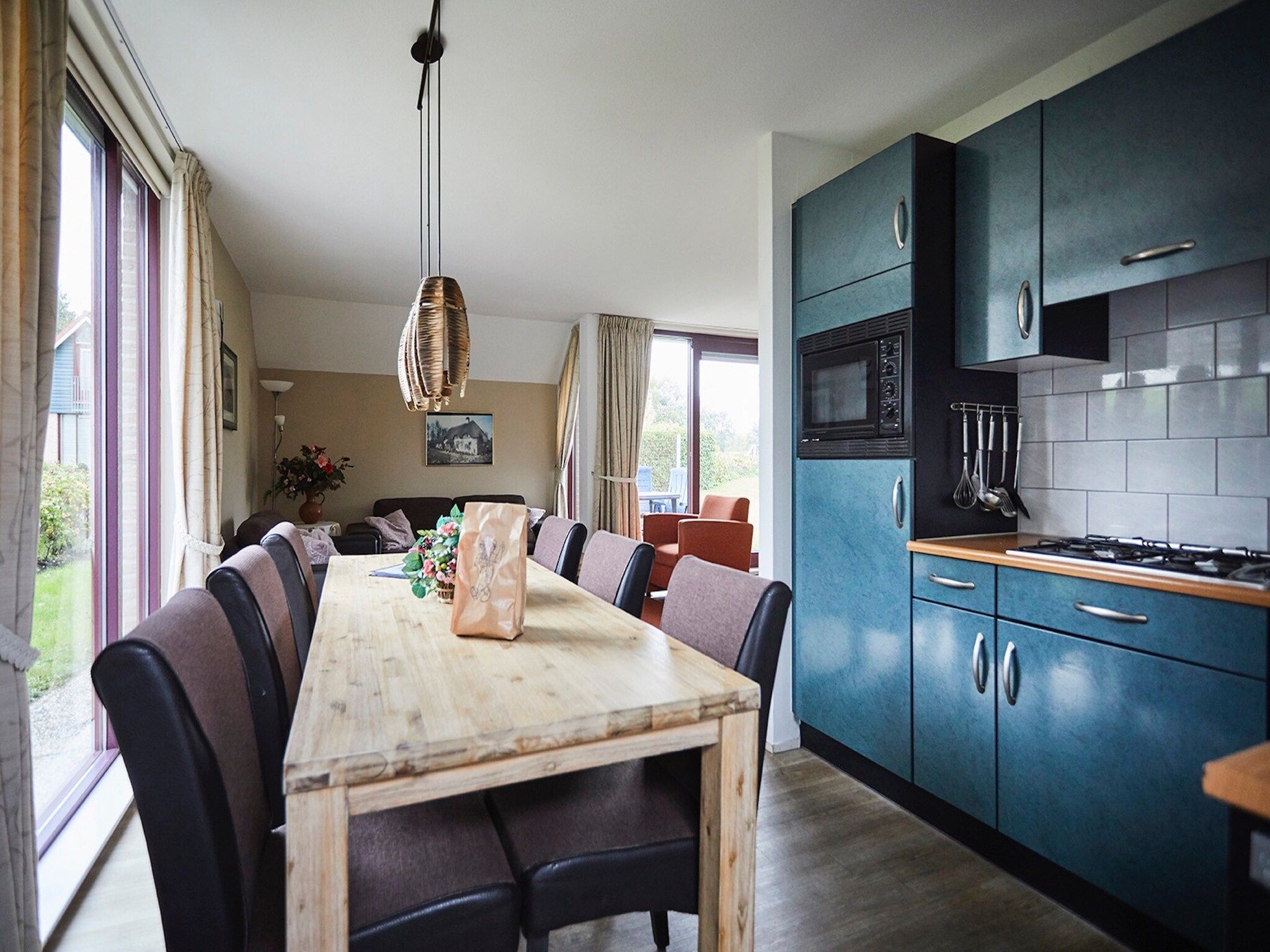 De keuken van Vakantiepark Hof van Zeeland 4 in Heinkenszand