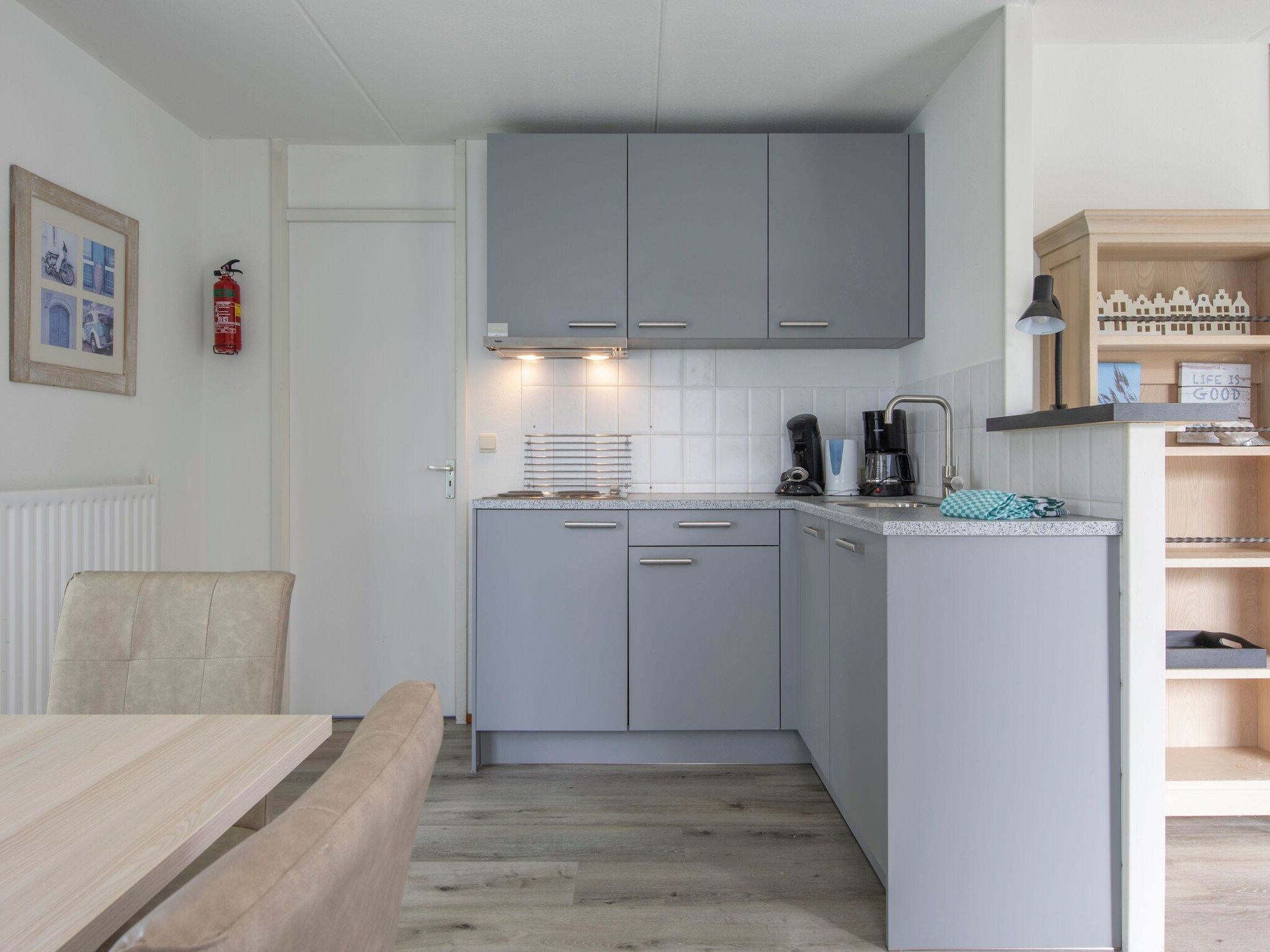 De keuken van Vakantiepark Zeeland Village 3 in Scharendijke