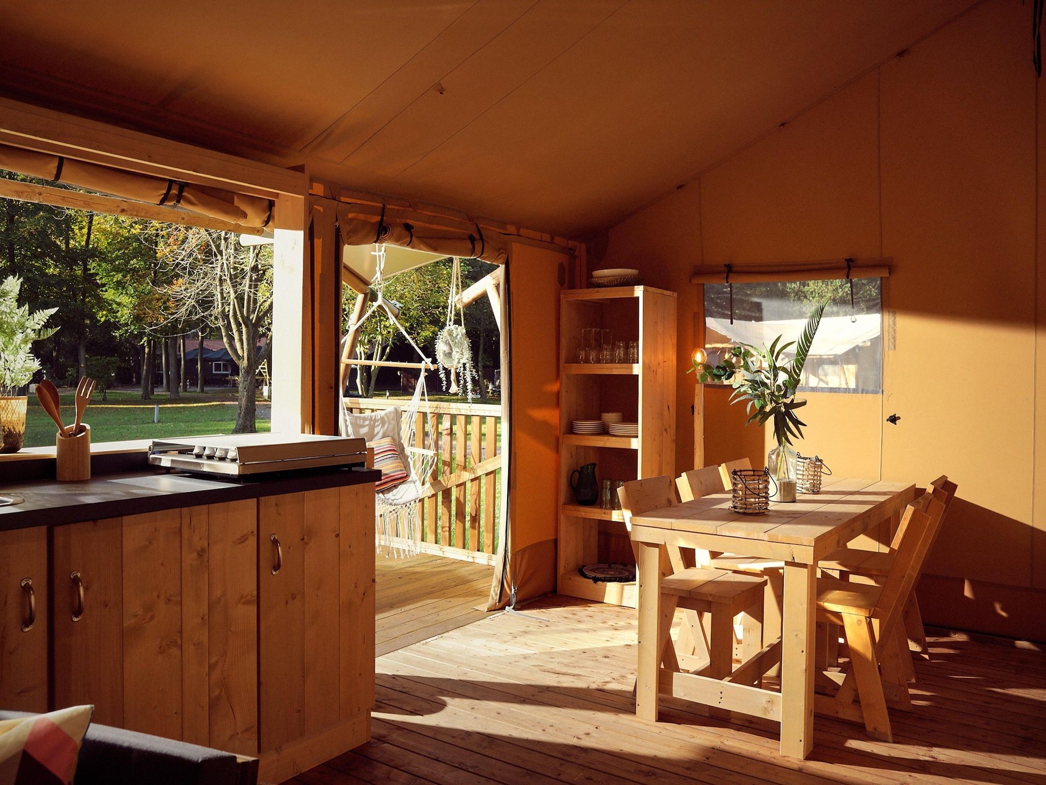 De eetkamer van Resort de Parel 2 in Zeewolde