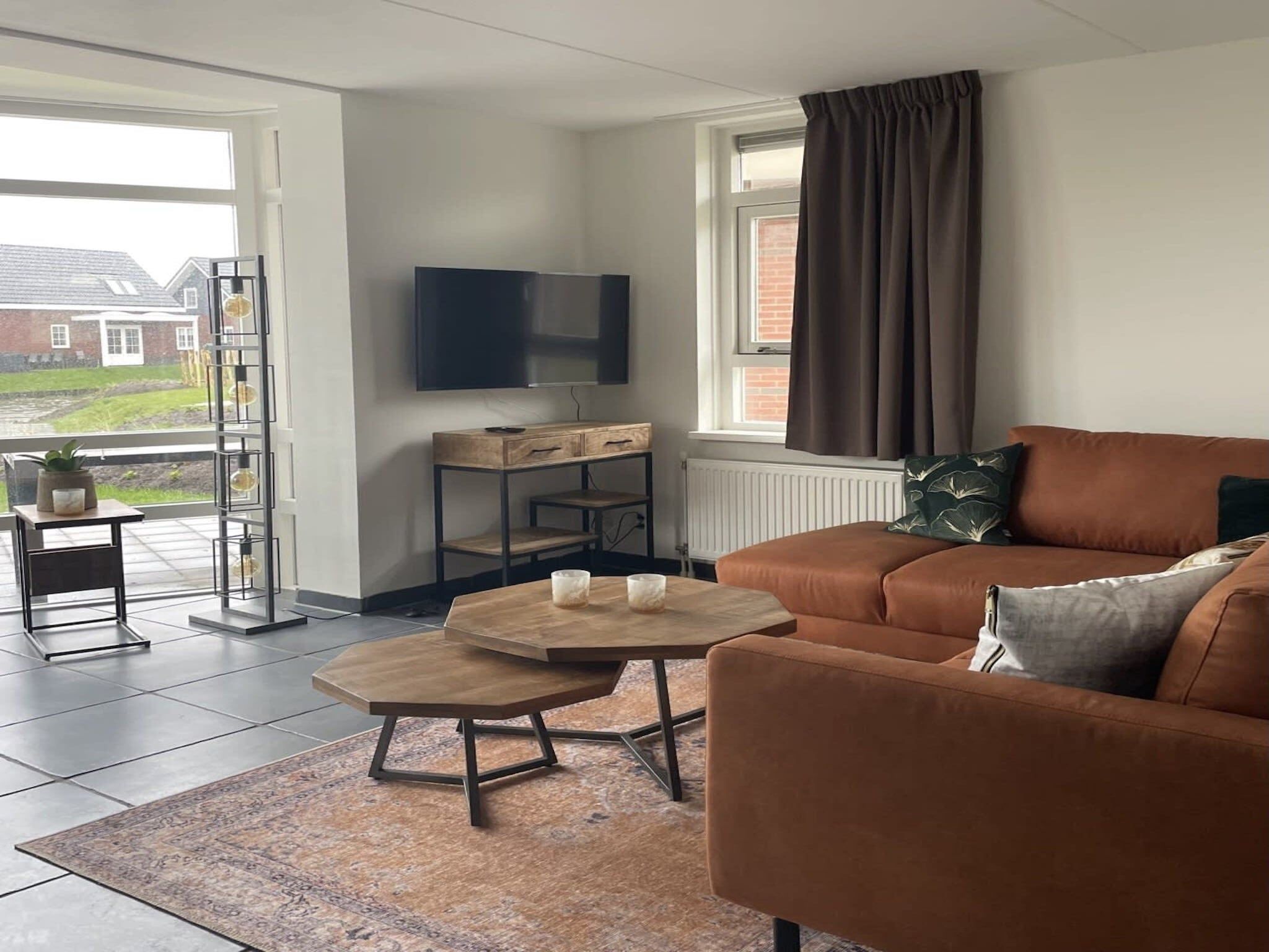 De woonkamer van Dijkvilla 6 in Medemblik