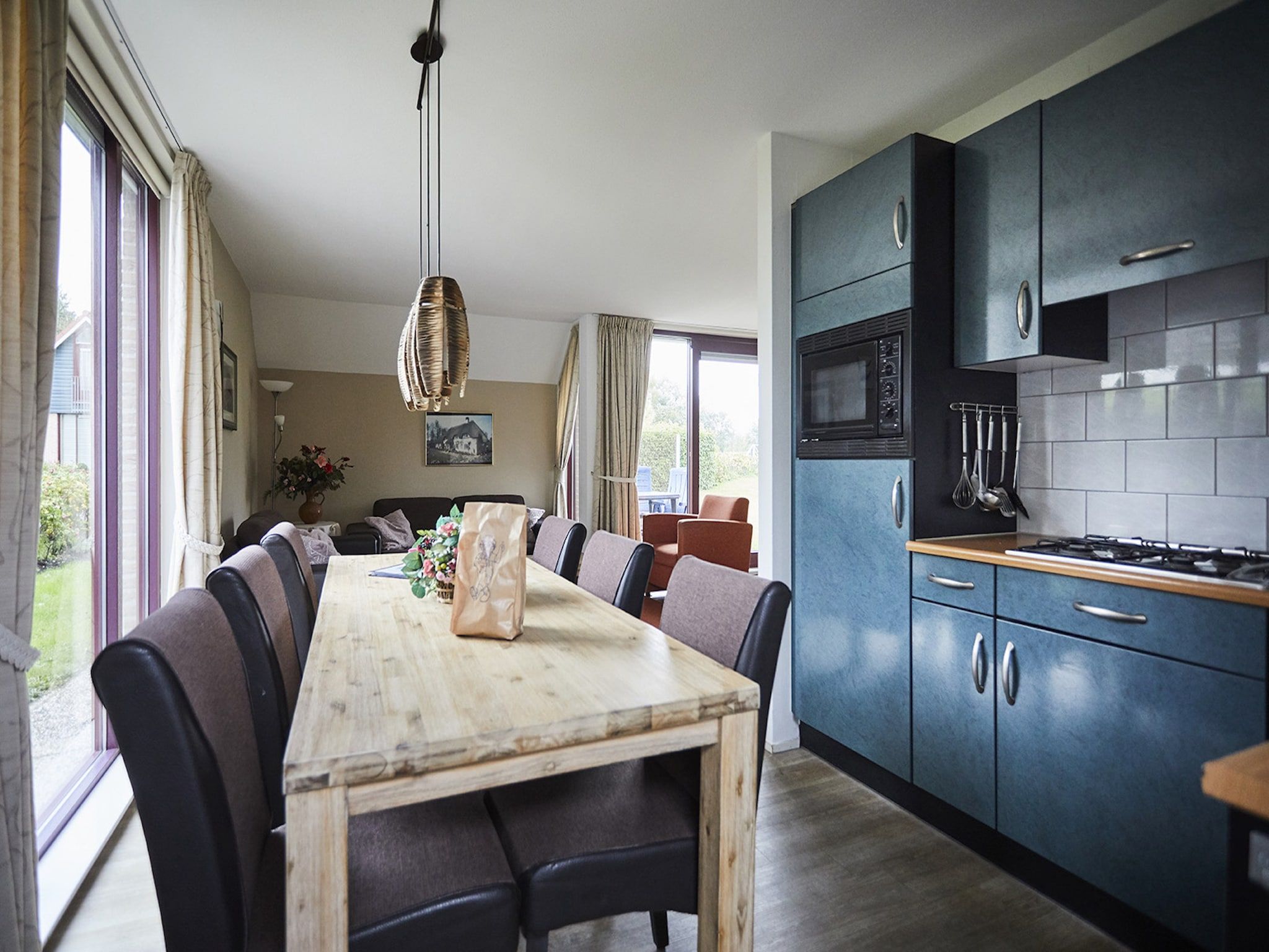 De keuken van Vakantiepark Hof van Zeeland 5 in Heinkenszand