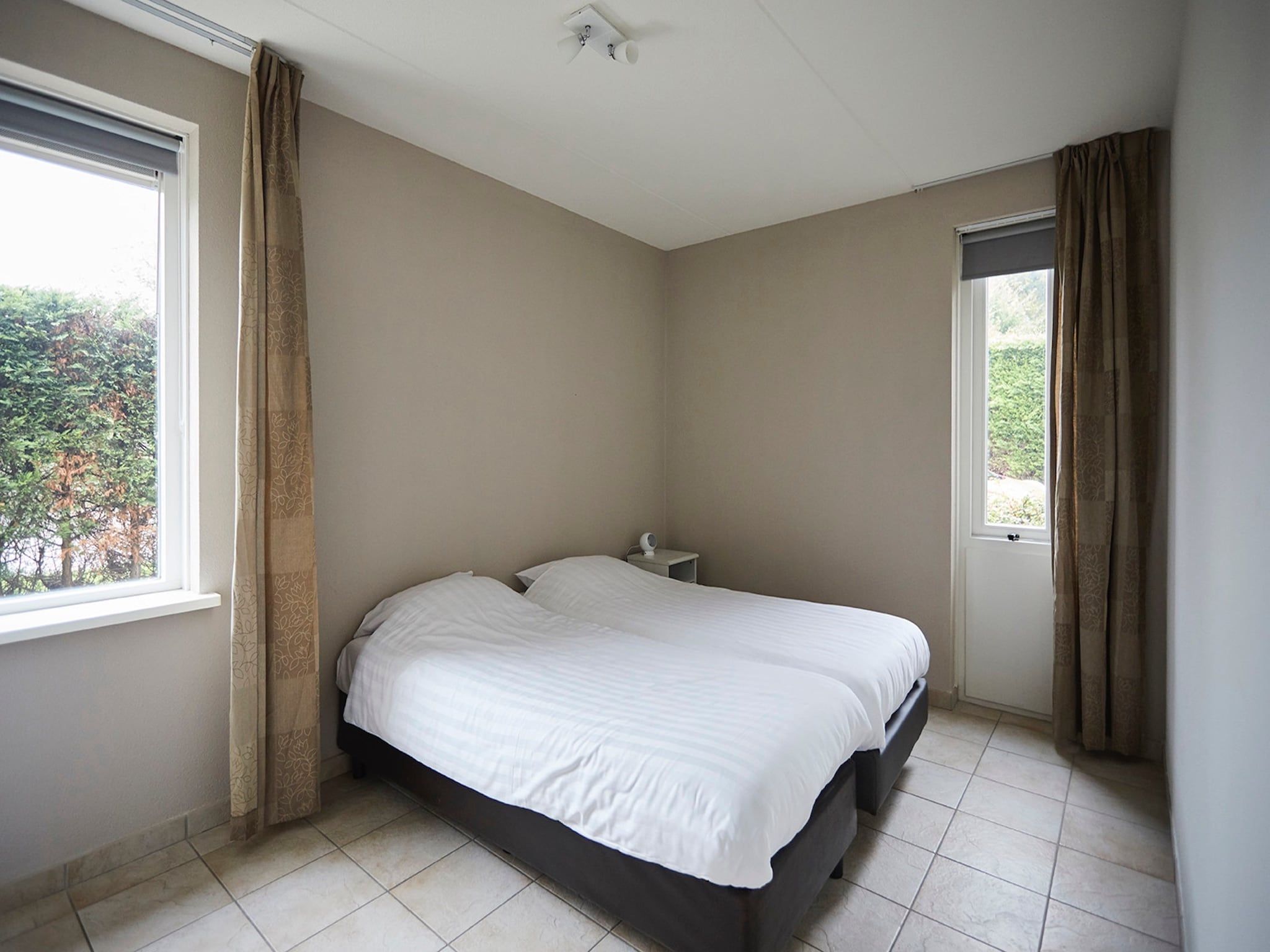 Een slaapkamer van Vakantiepark Hof van Zeeland  8 in Heinkenszand