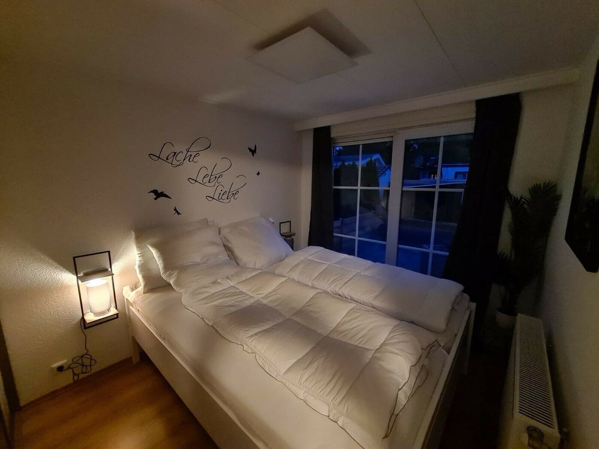 Een slaapkamer van Recreatiepark Rhederlaagse Meren 1 in Lathum