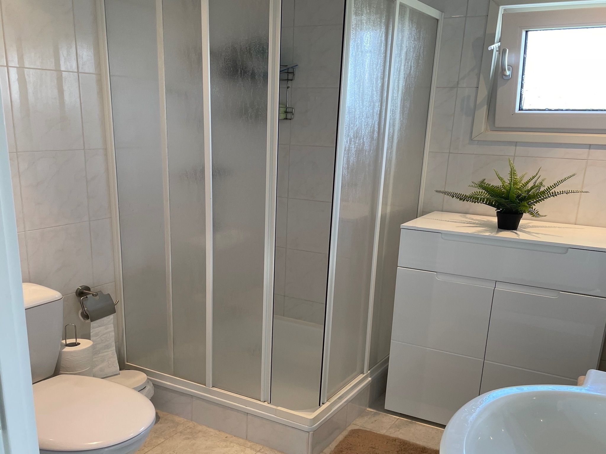 De badkamer van Recreatiepark Rhederlaagse Meren 1 in Lathum