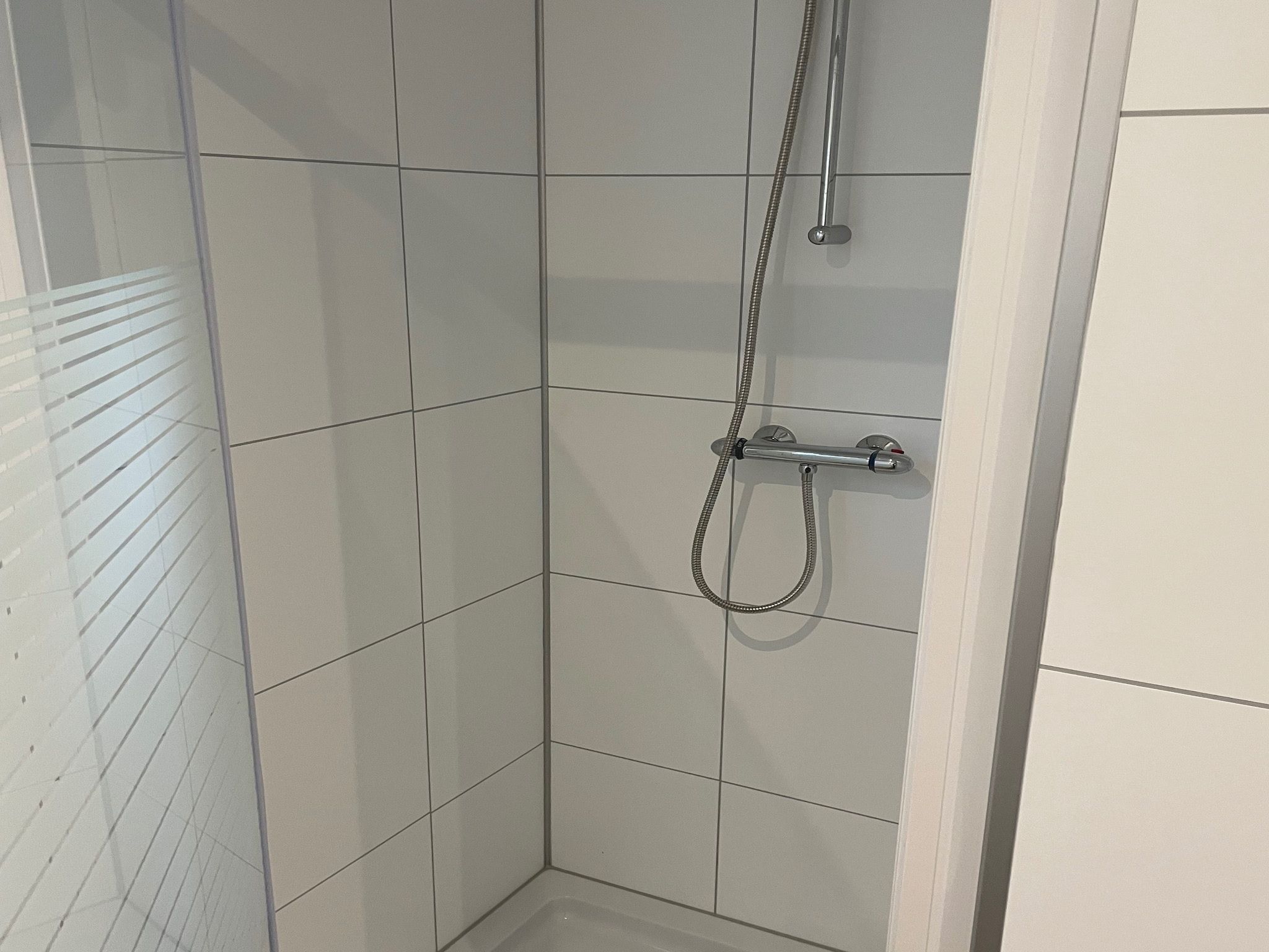 De badkamer van Recreatiepark Rhederlaagse Meren 1 in Lathum