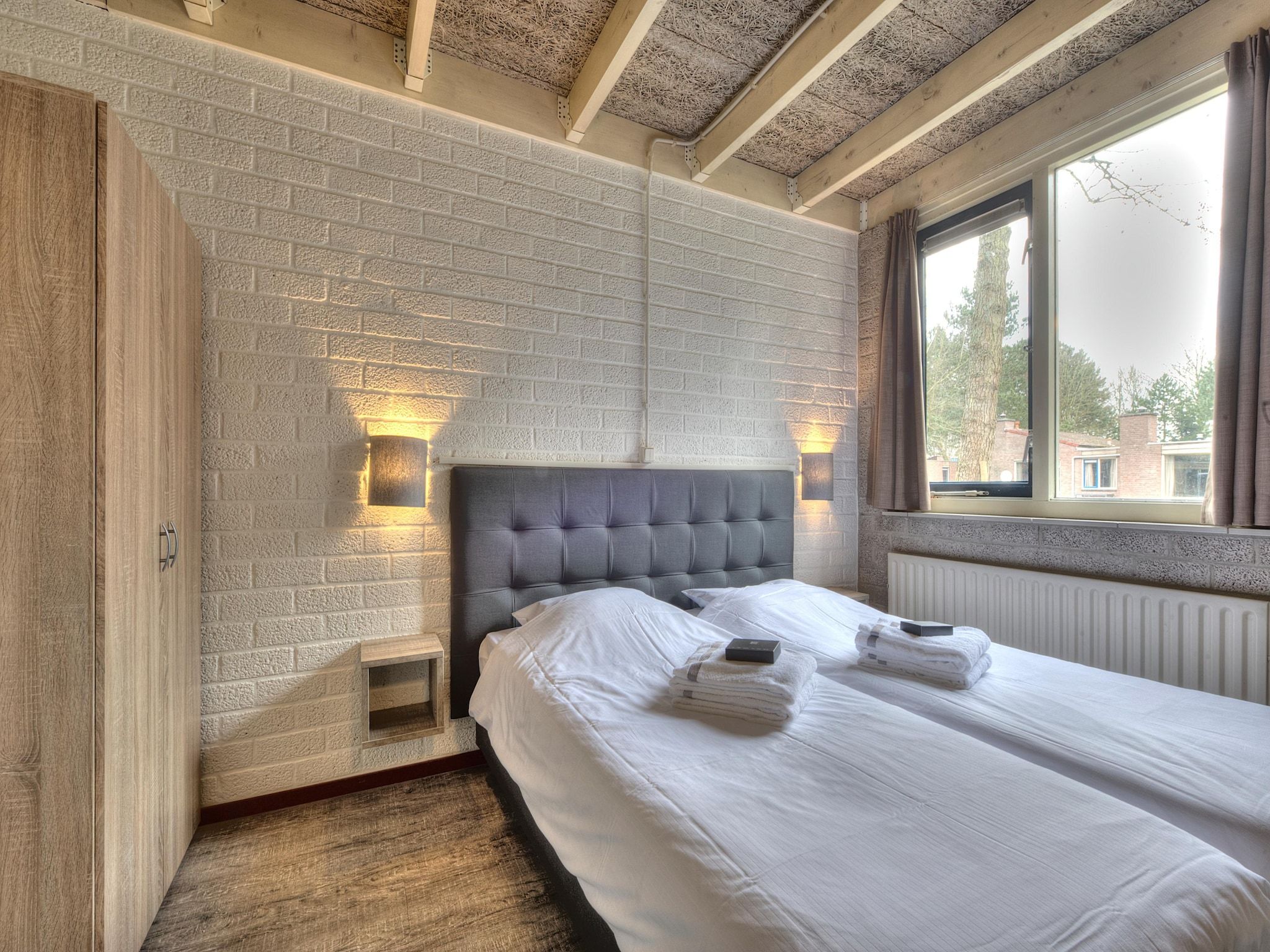 Een slaapkamer van Vakantiepark Weerterbergen 15 in Weert