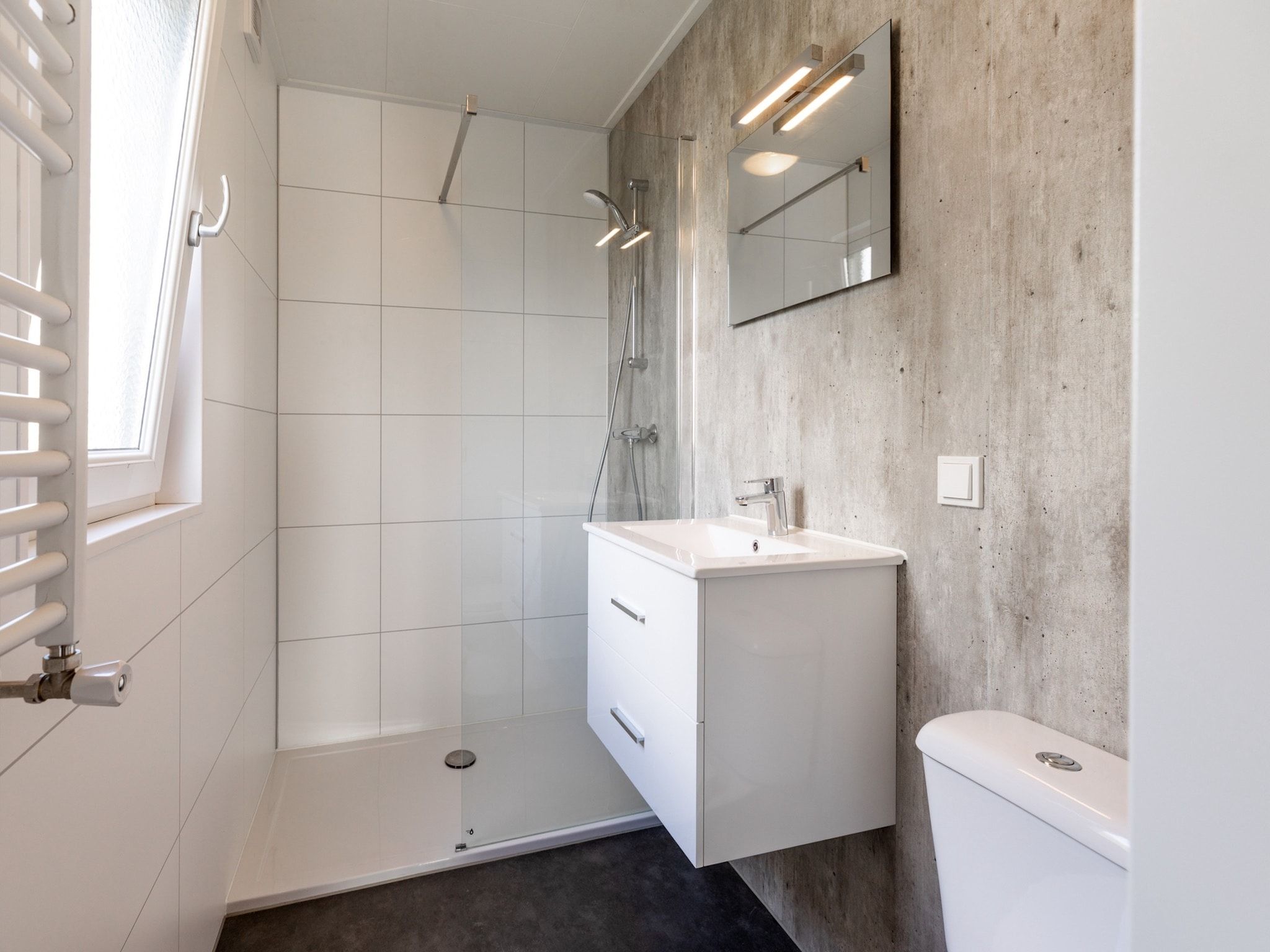 De badkamer van Recreatiepark Rhederlaagse Meren 8 in Lathum