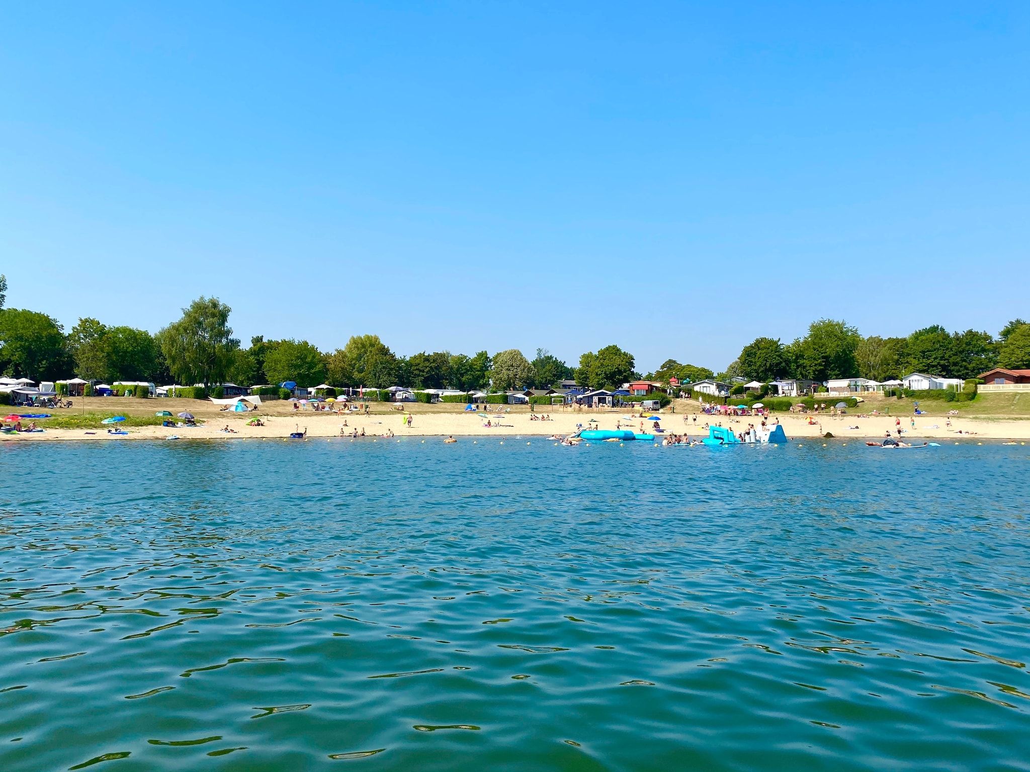 Parkfaciliteiten bij Recreatiepark Rhederlaagse Meren 9 in Lathum