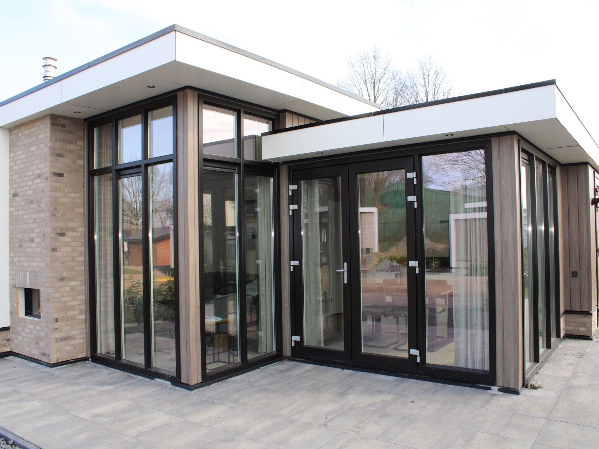 De buitenkant van Recreatiepark Rhederlaagse Meren 13 in Lathum