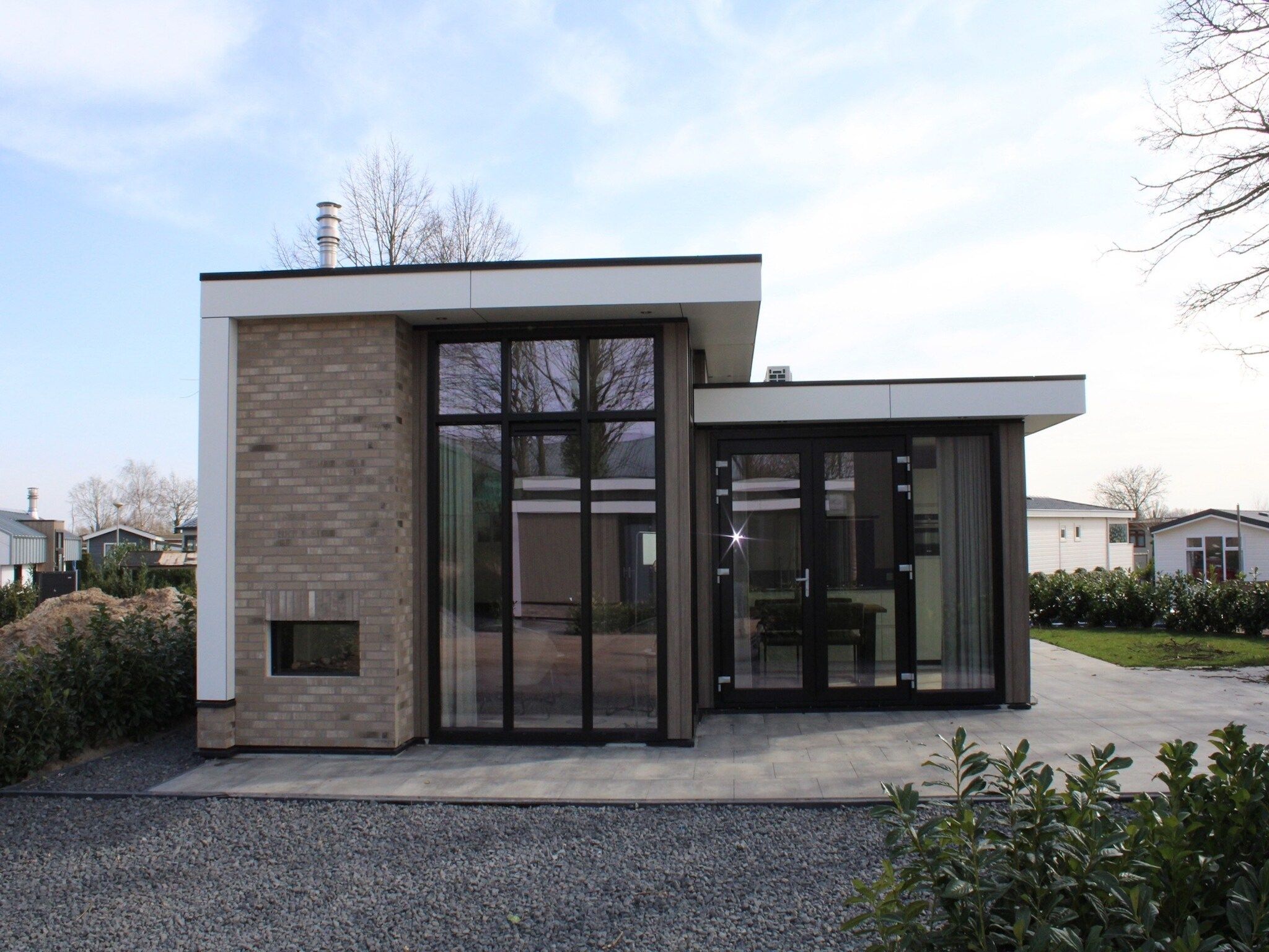 De buitenkant van Recreatiepark Rhederlaagse Meren 13 in Lathum